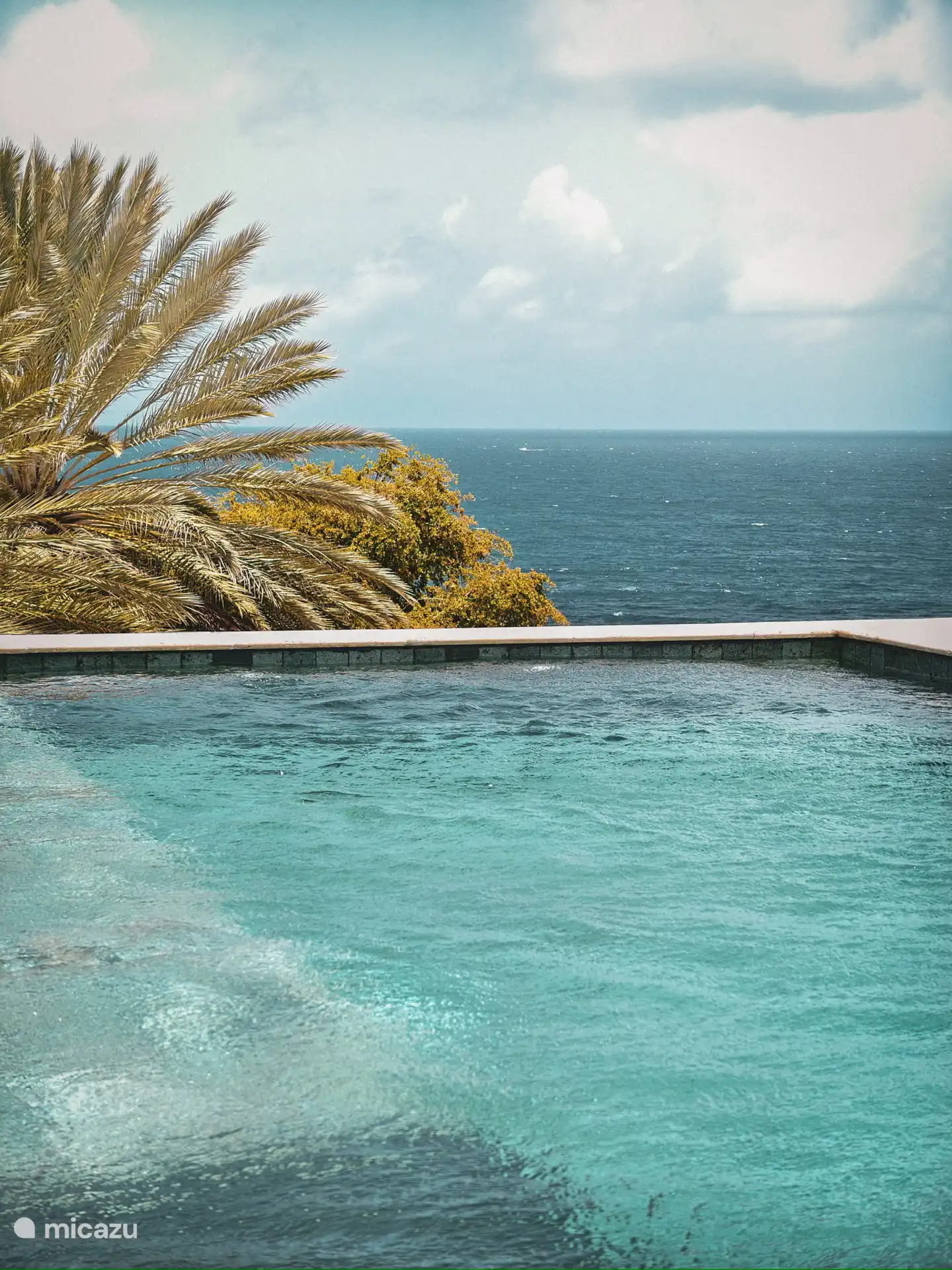 Different shades of turquoise.