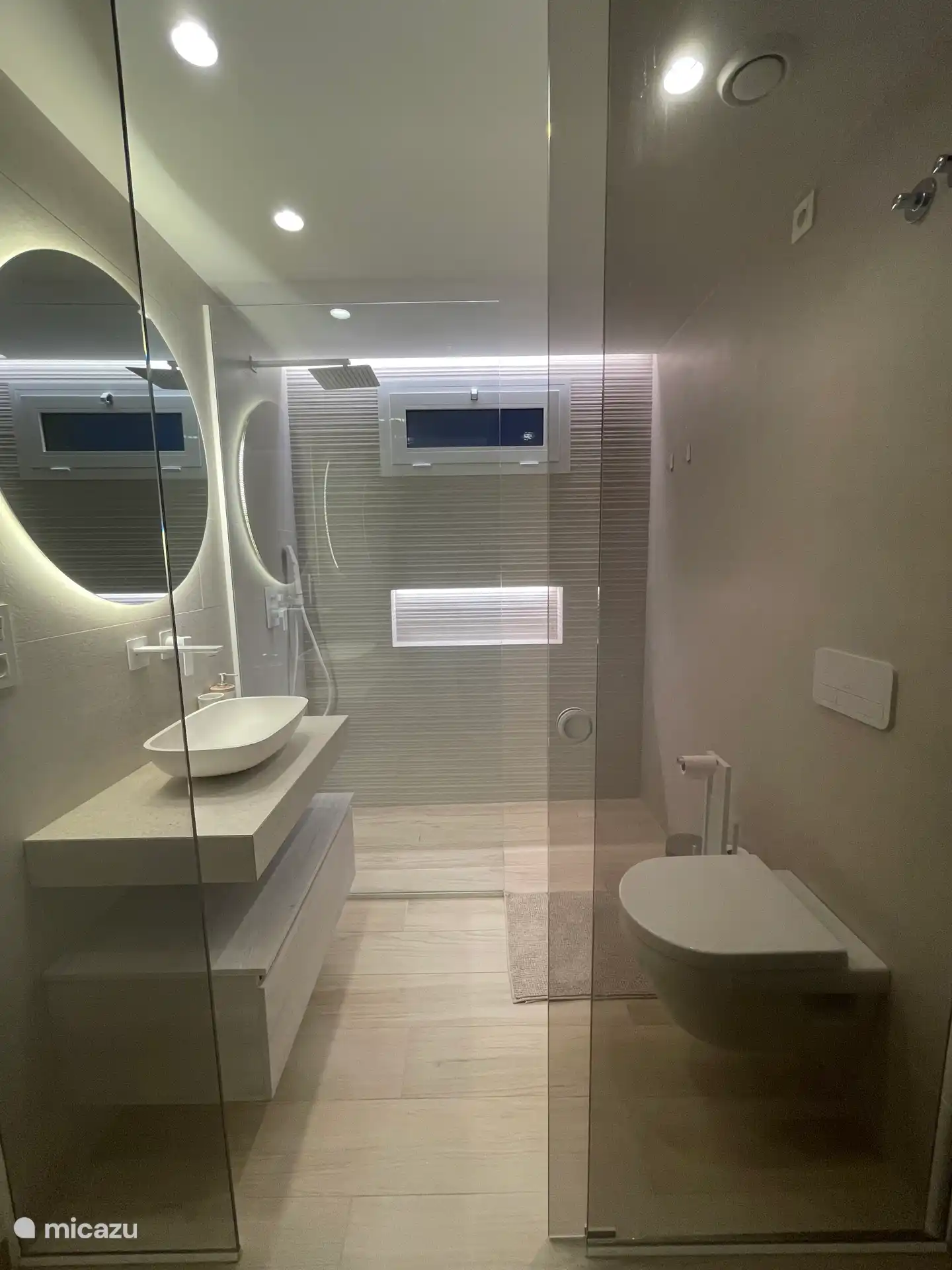 Badkamer met toilet 1