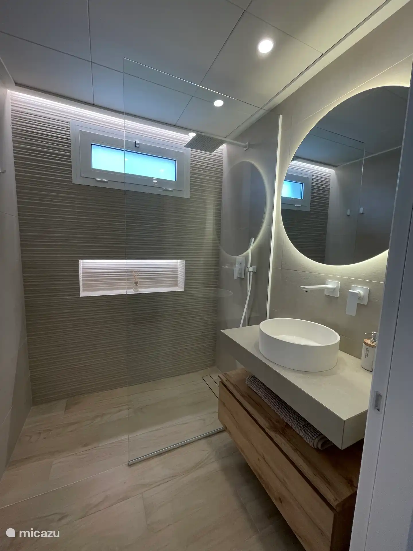 Badkamer met toilet 2