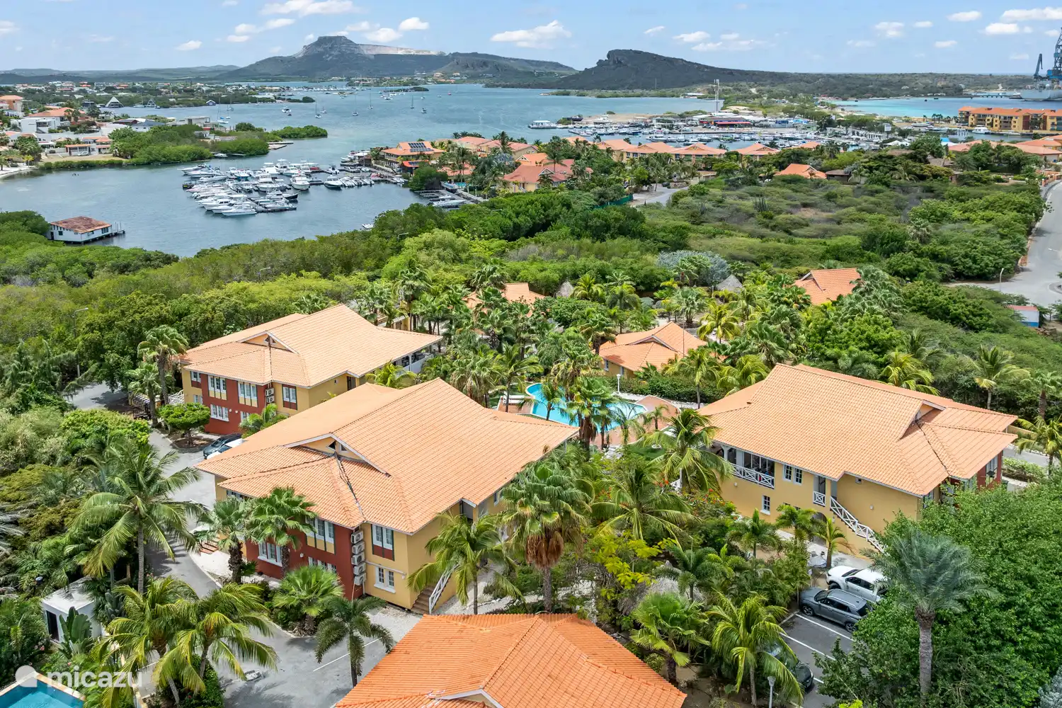 Bovenaanzicht Tropicana Resort bij het Spaanse water