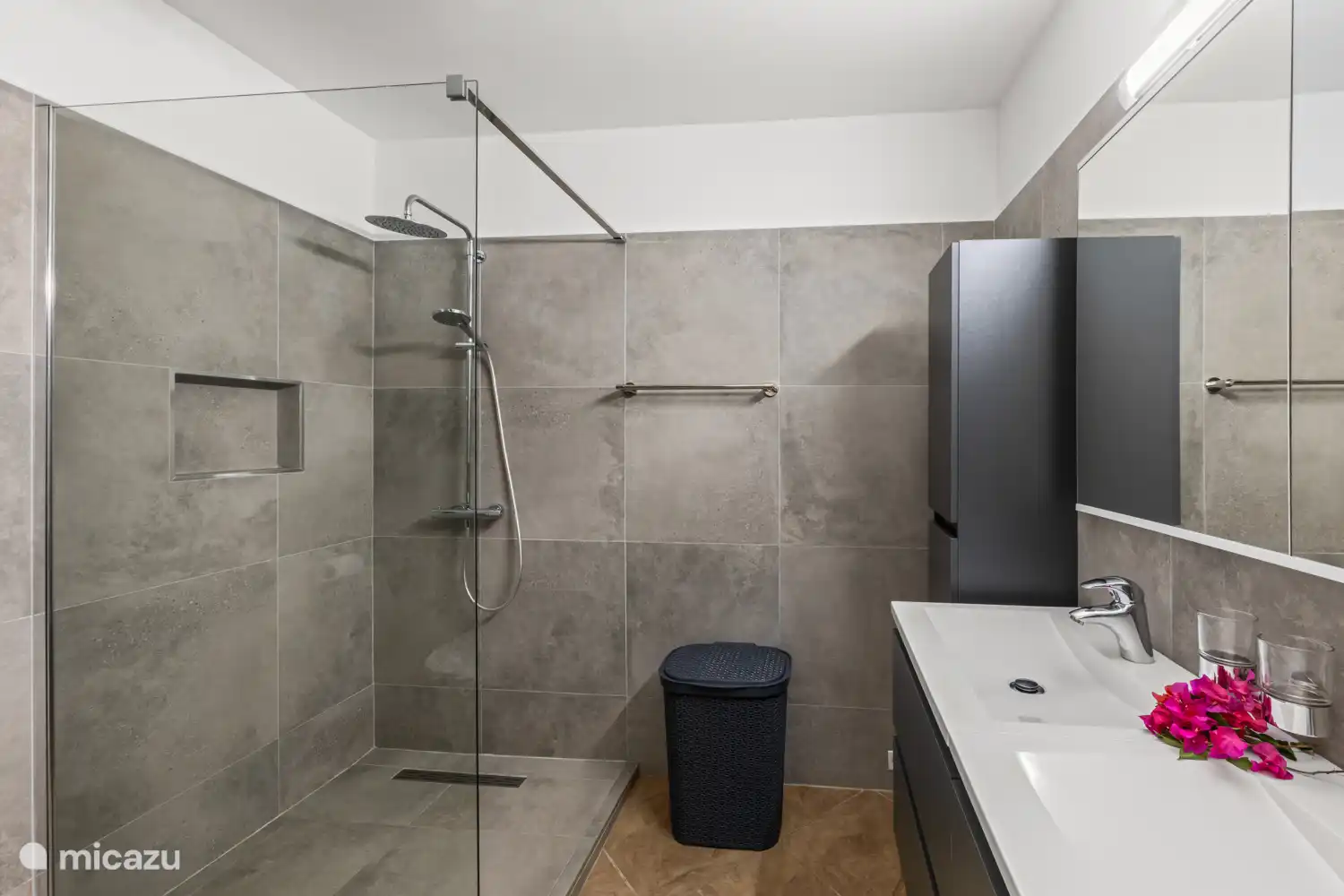 Badkamer 1 MiMaJo Tropicana