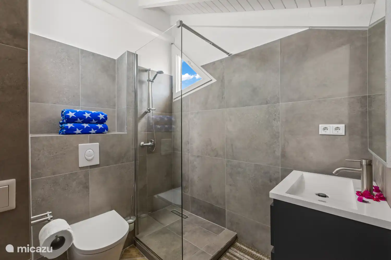 Badkamer 3 MiMaJo Tropicana