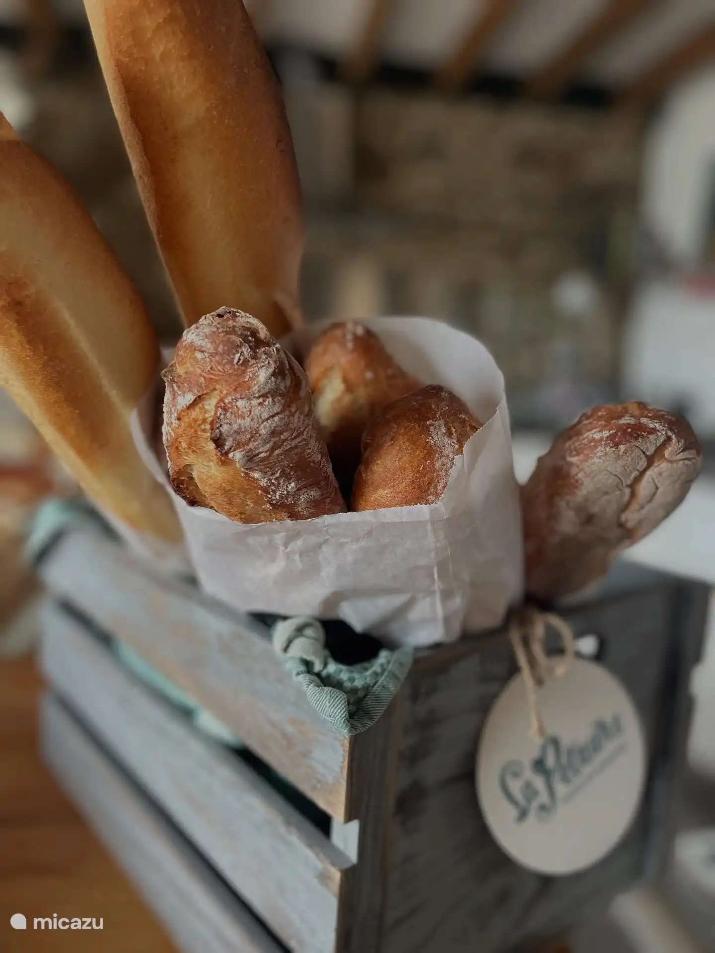Table d'hôtes with delicious fresh bread