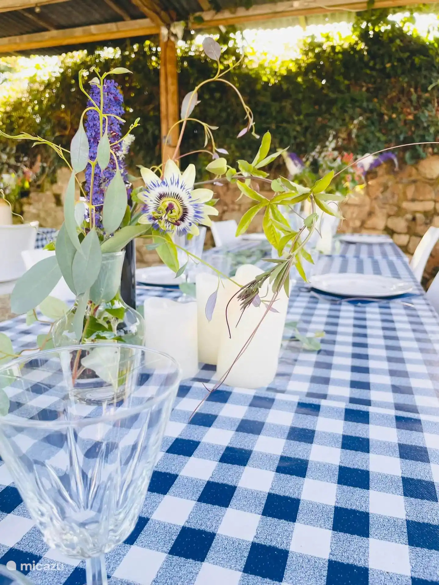 In the summer table d'hôtes with beautifully set tables.