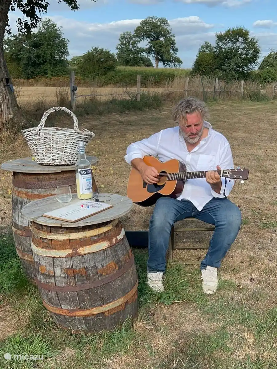 Remco with his guitar