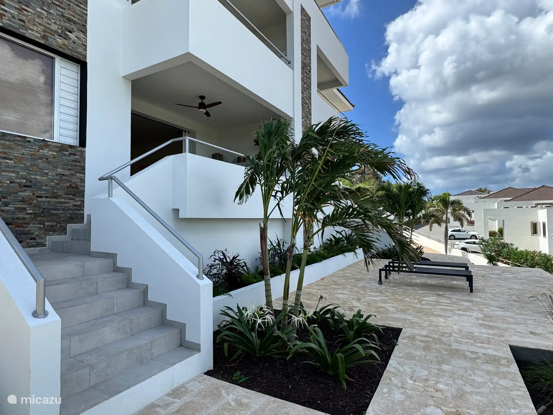 Alquilamos dos pisos uno al lado del otro, lo que lo hace muy adecuado para dos familias o un grupo más grande.