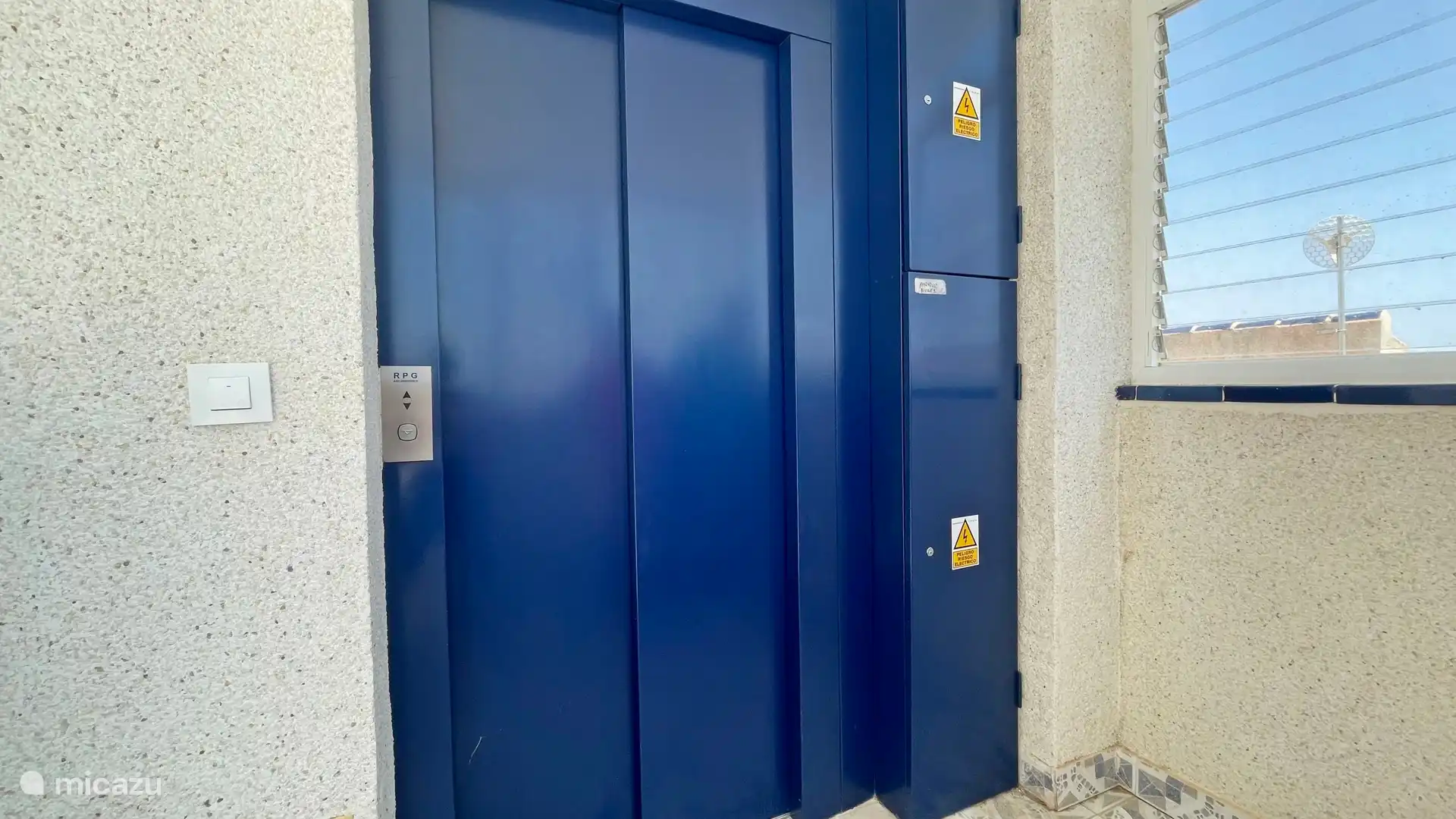 SEGUNDA PARTE DEL TRAMO CON ASCENSOR HACIA LA PISCINA