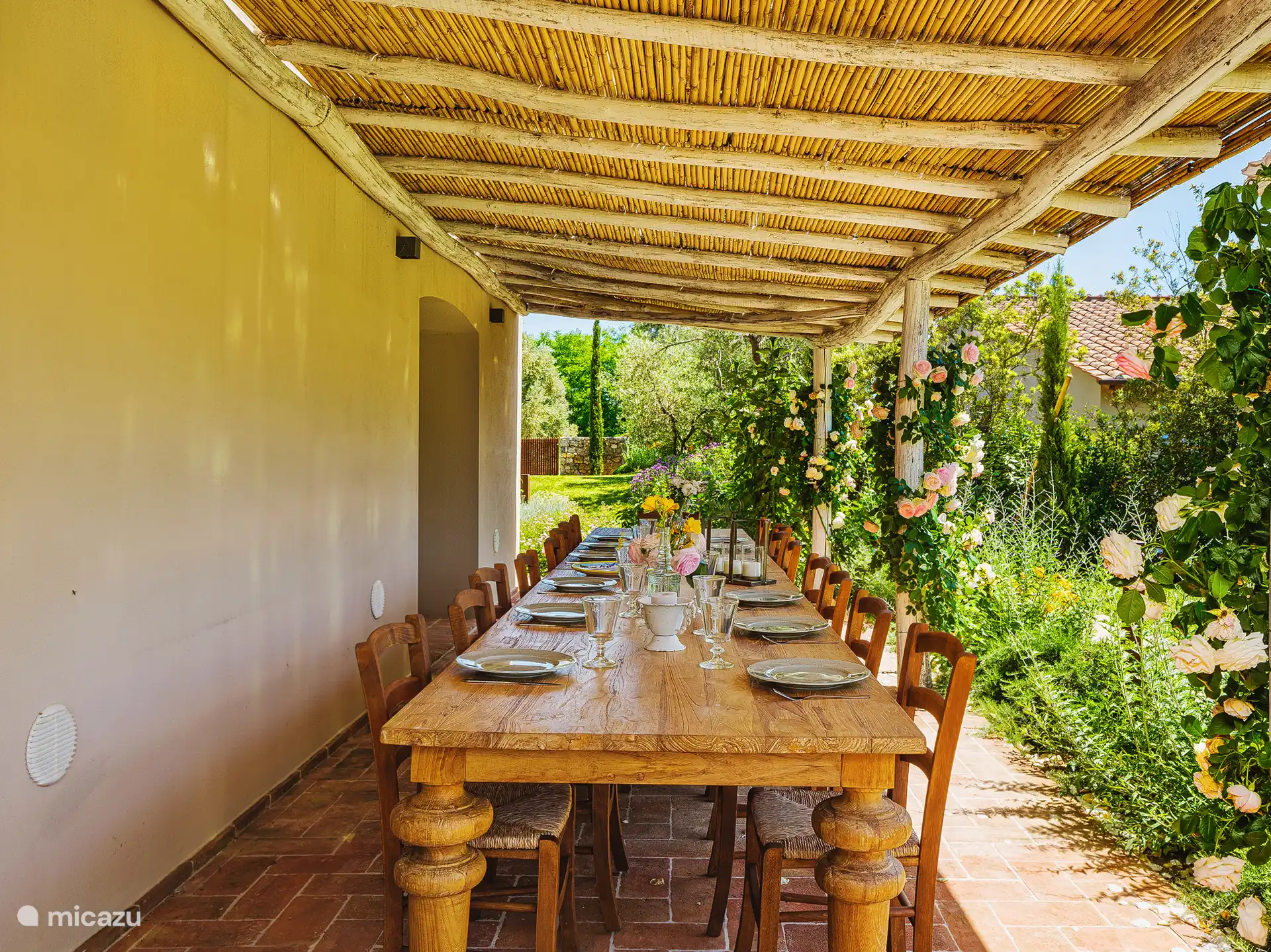 Eetgedeelte buiten overdekt