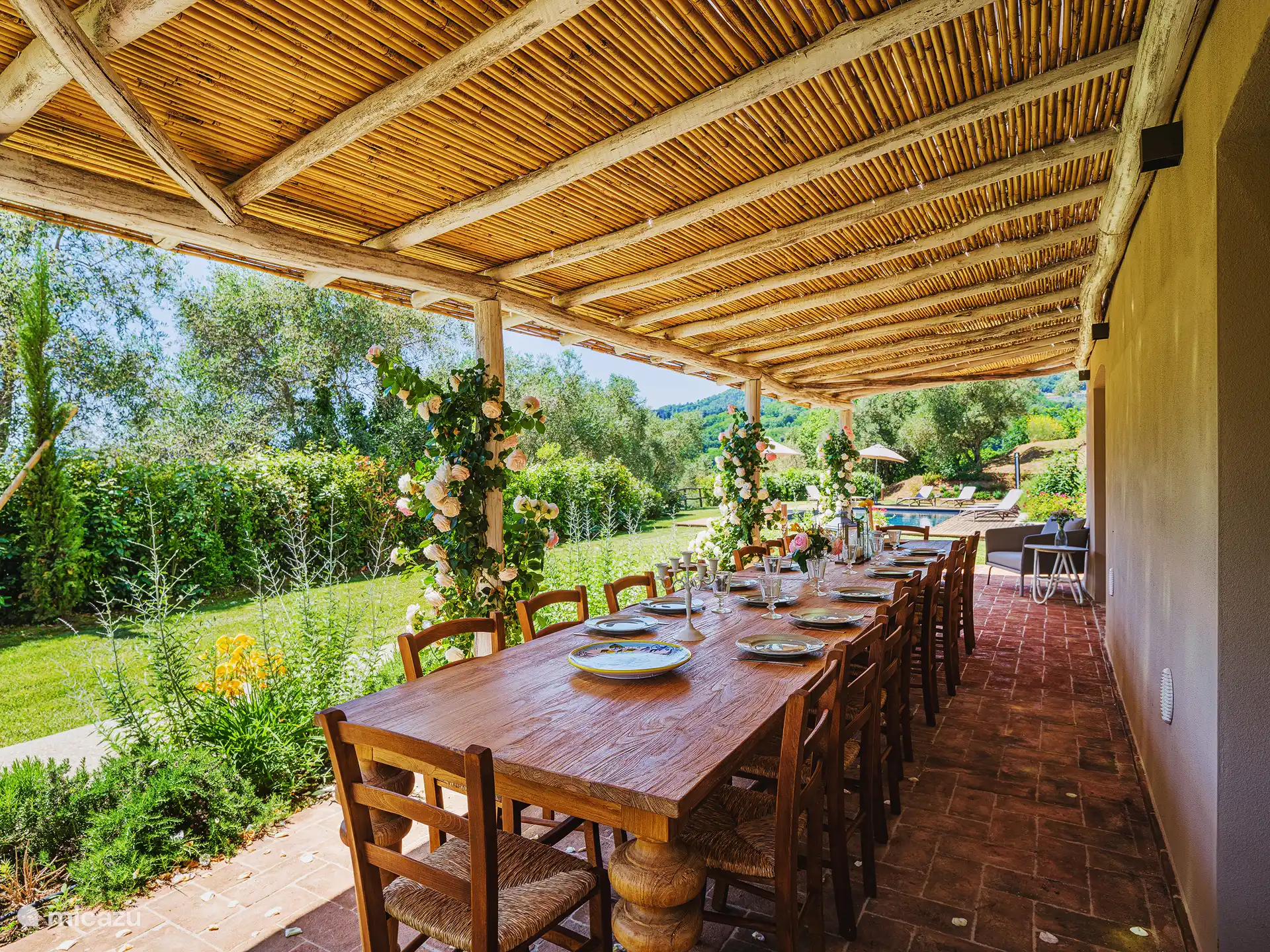 Eetgedeelte buiten overdekt