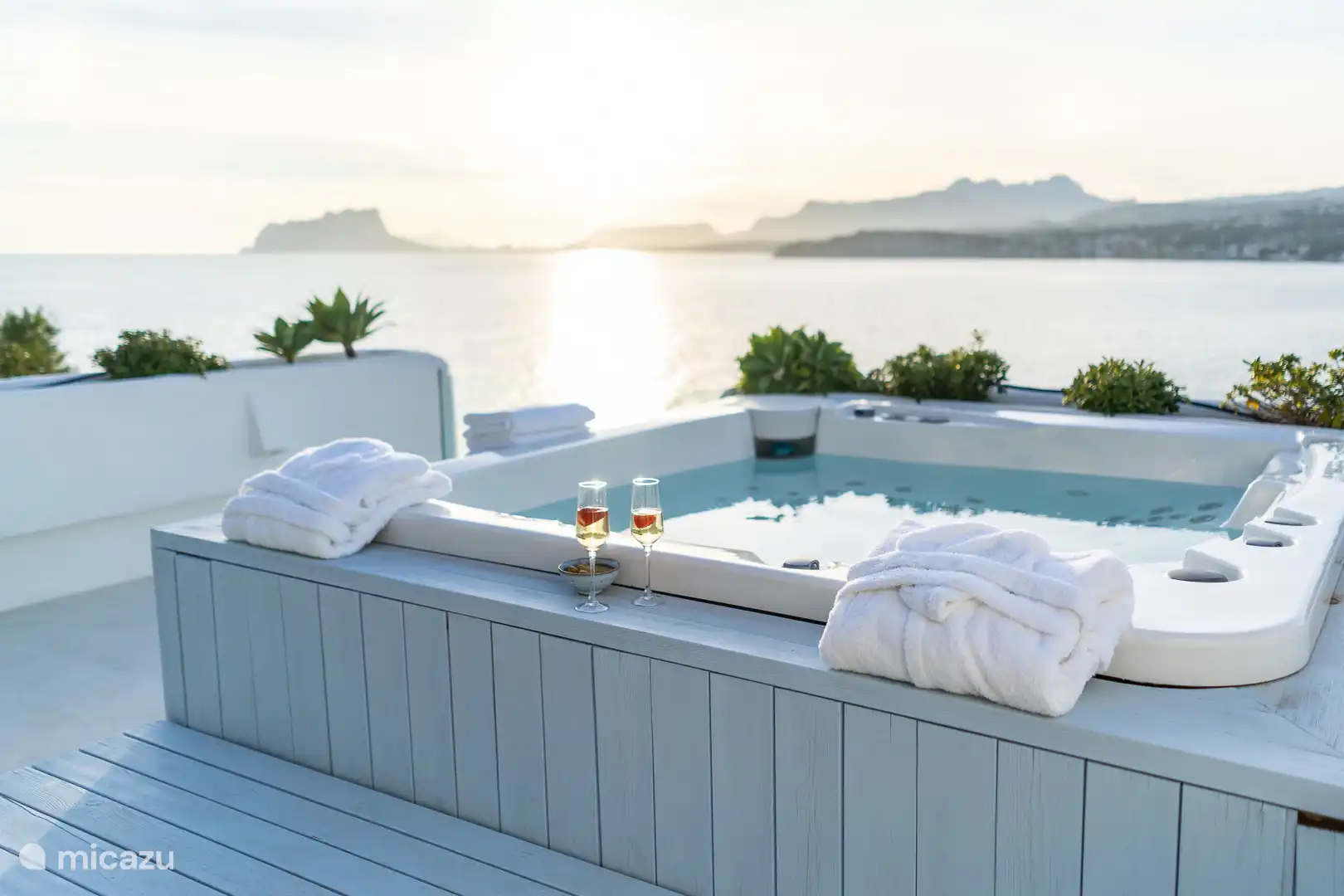 Jacuzzi with sea view
