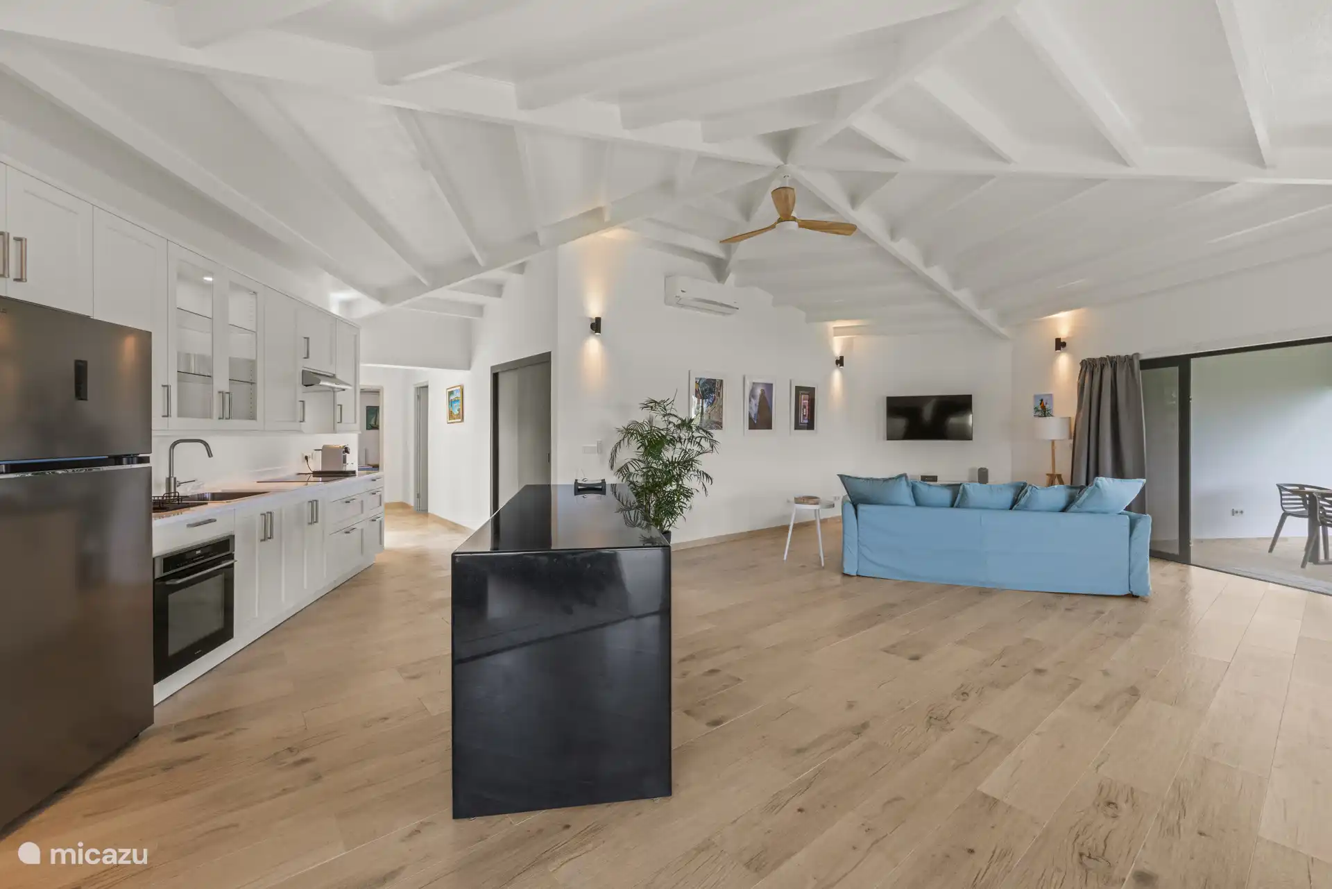 De keuken is van alle gemakken voorzien.