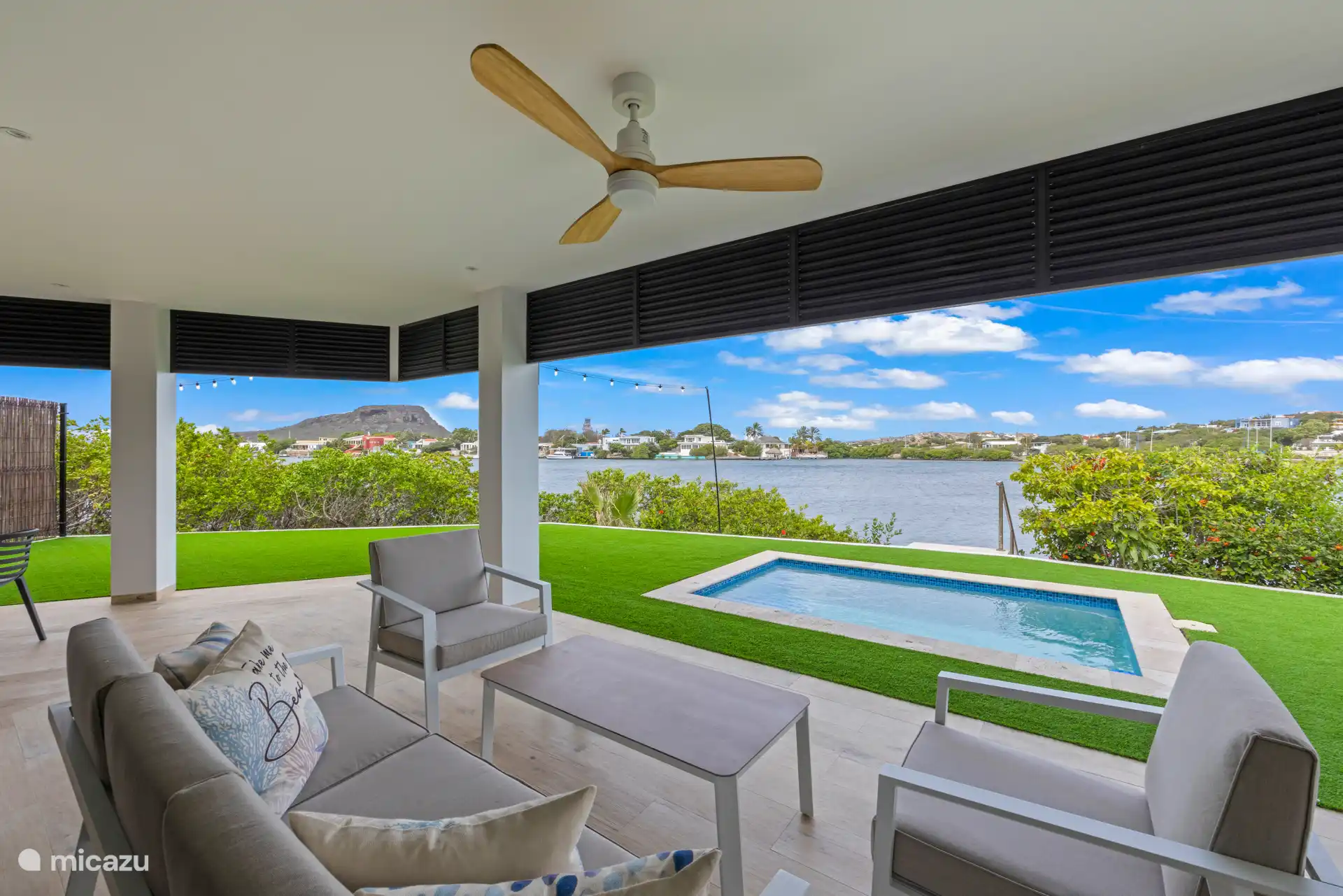 Eigen privézwembad met prachtig uitzicht op het Spaanse Water.