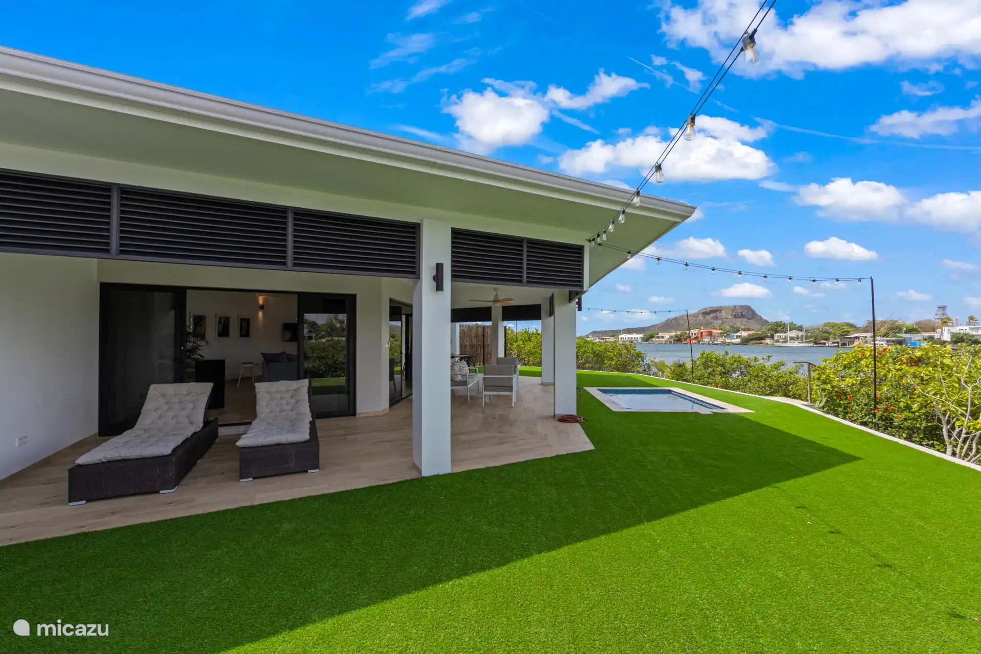 Ontspannen een boekje lezen op deze ligbedden.