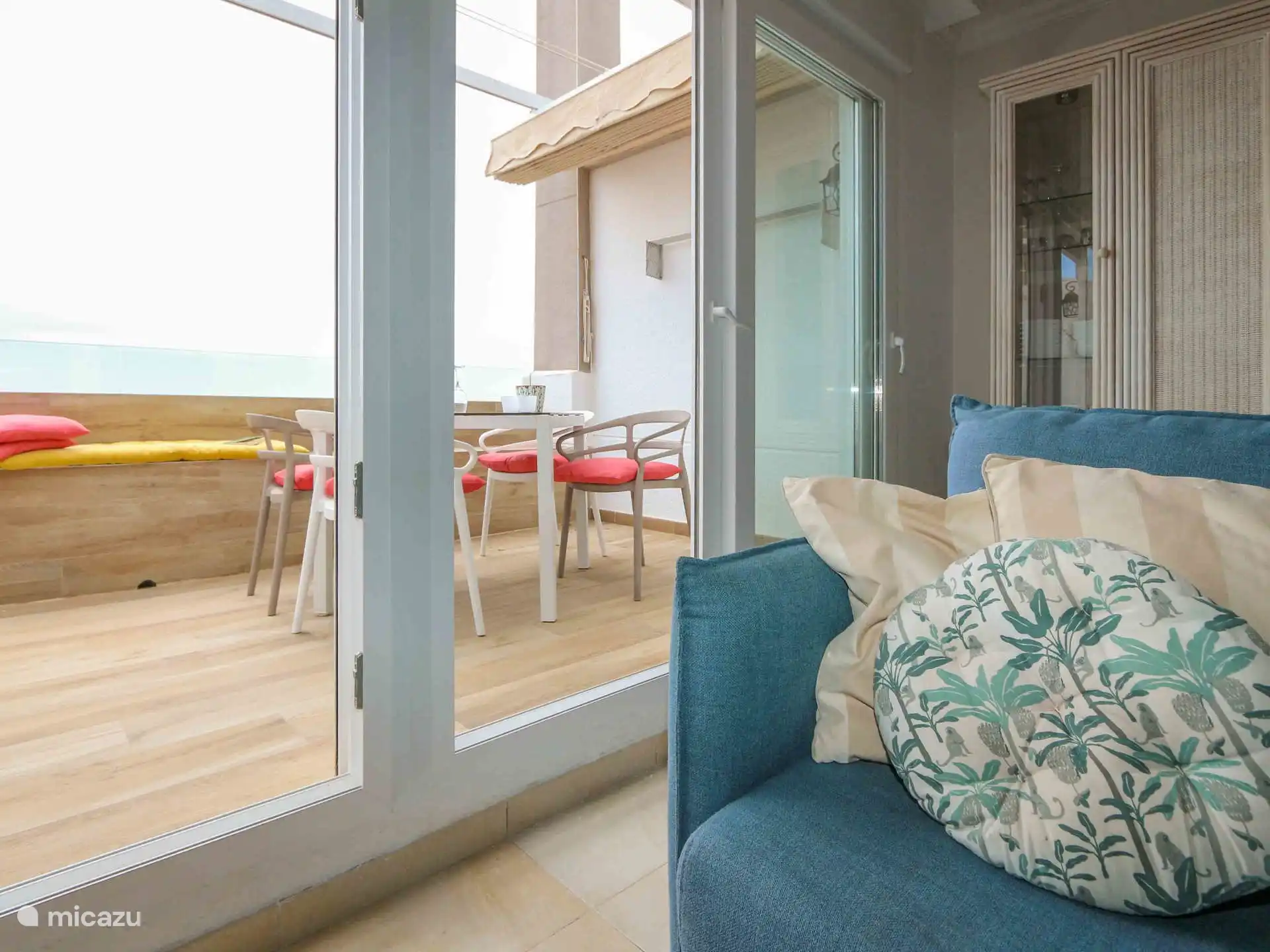 Azulea - Le salon donnant accès à la terrasse