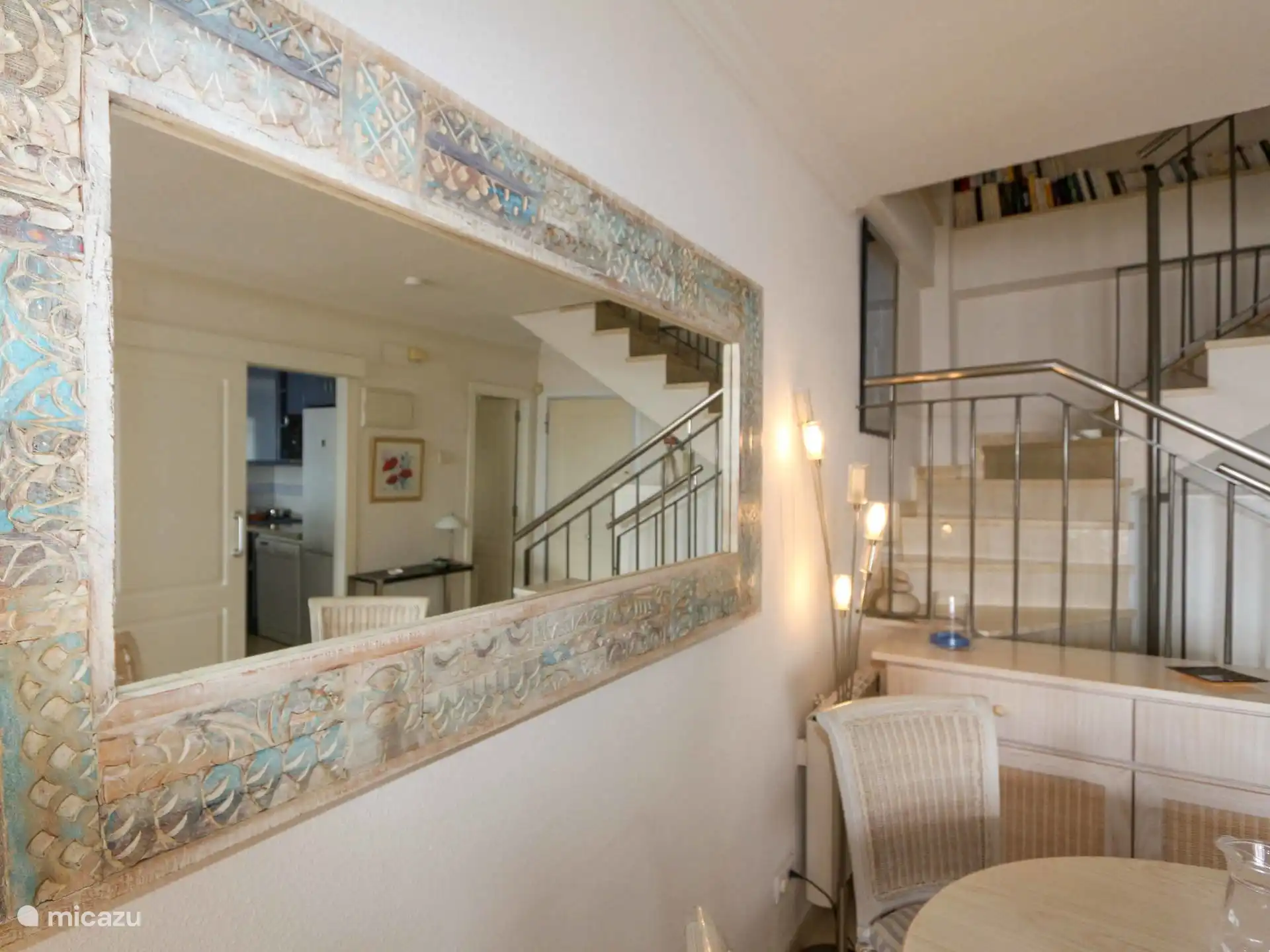 Azulea - Les escaliers donnent accès aux chambres et aux salles de bain