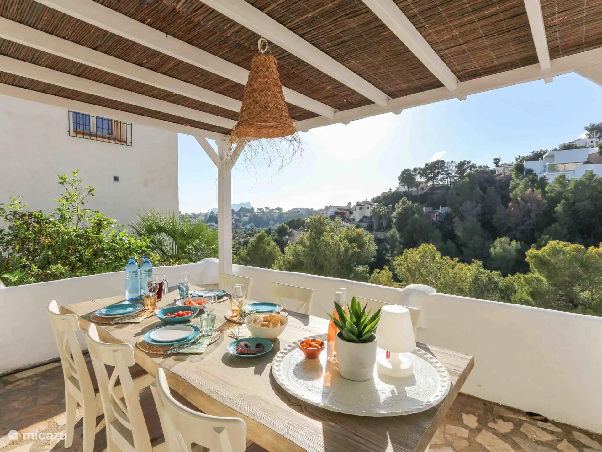 Casa La Vida - Pergola covered main terrace
