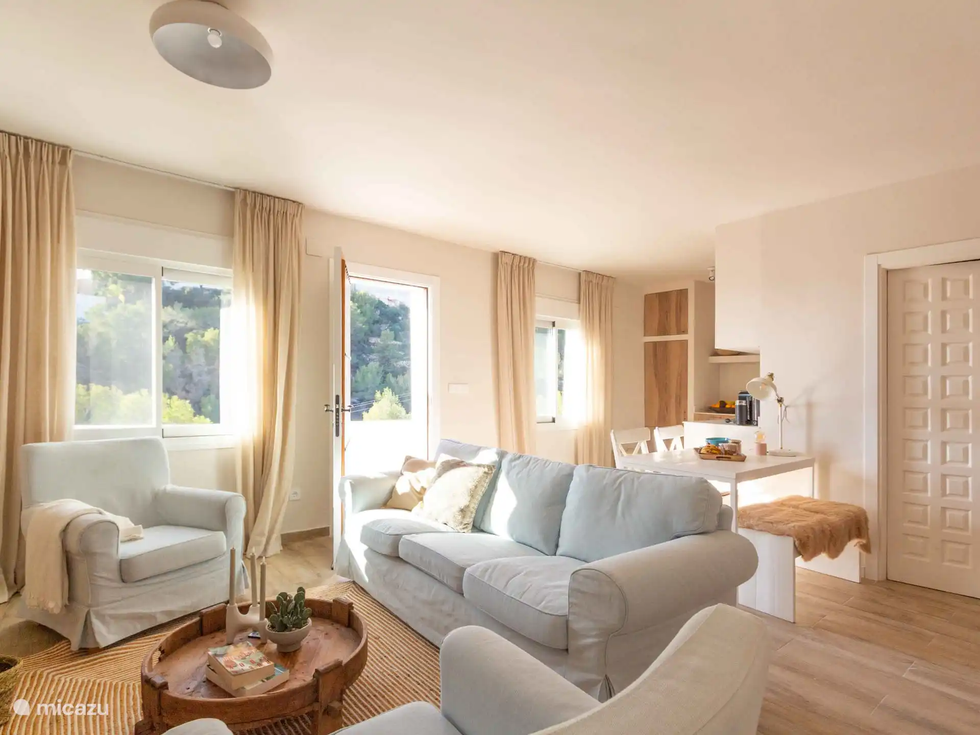 Casa La Vida - Living room with open kitchen