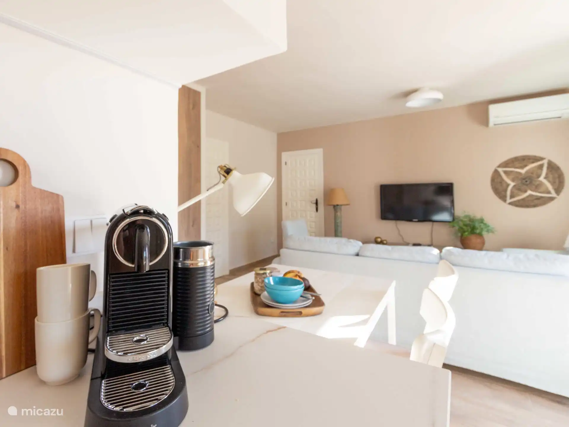 Casa La Vida - Open kitchen with a view of the living space