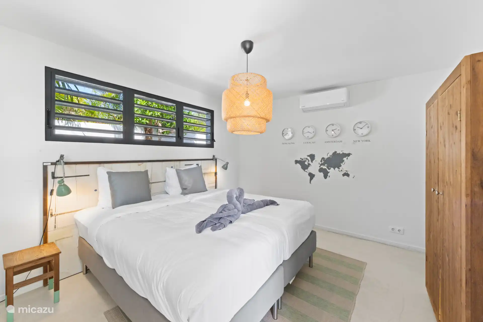 Slaapkamer begane grond linkerkant, beide kanten ramen dus veel licht