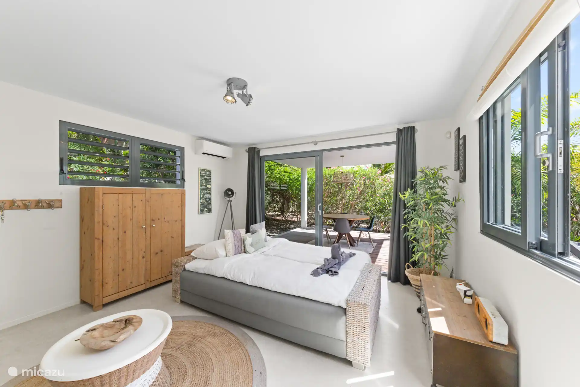 Studio/slaapkamer begane grond met een keuken en eigen terras