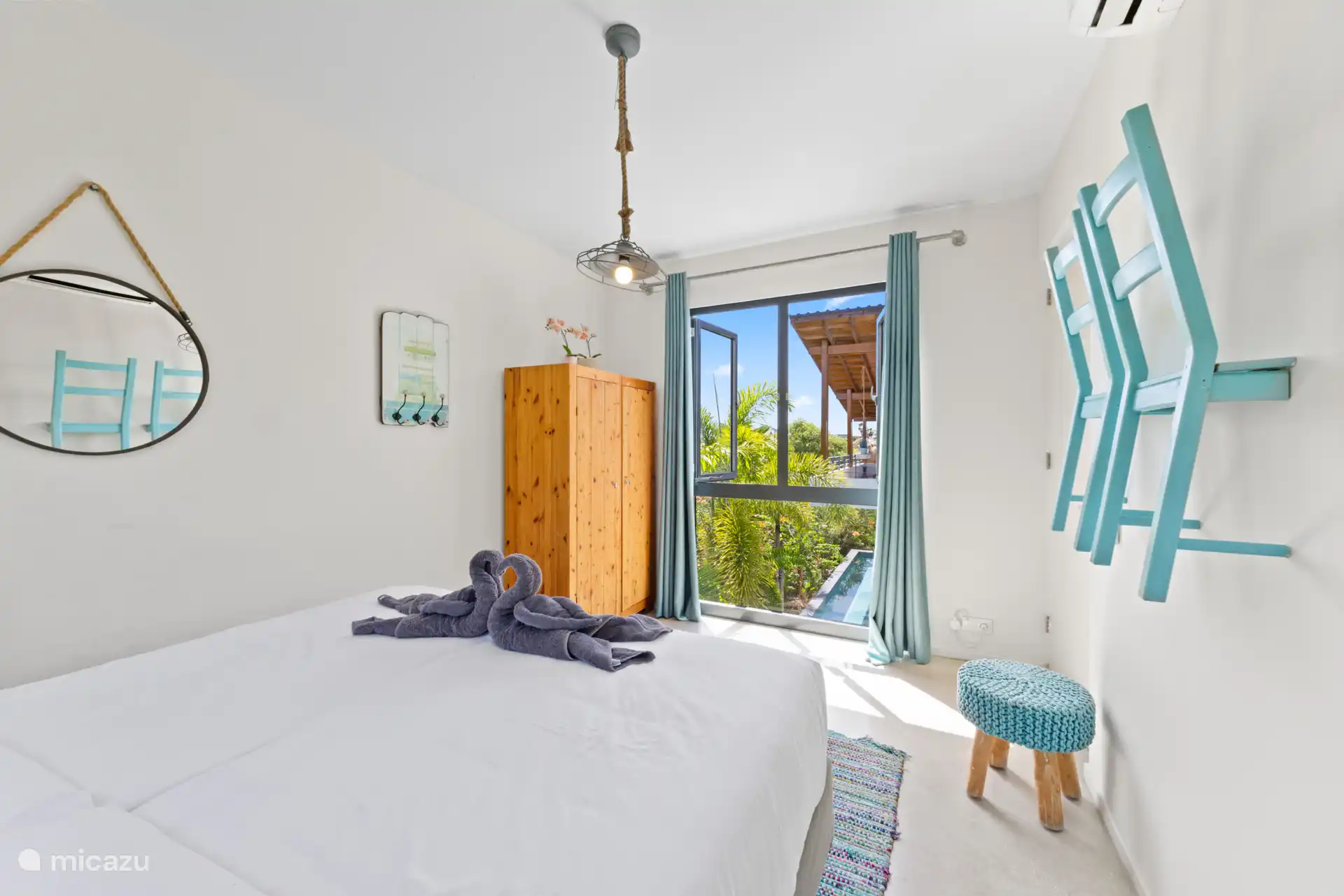 Slaapkamer 1e verdieping, beide kanten ramen dus veel licht