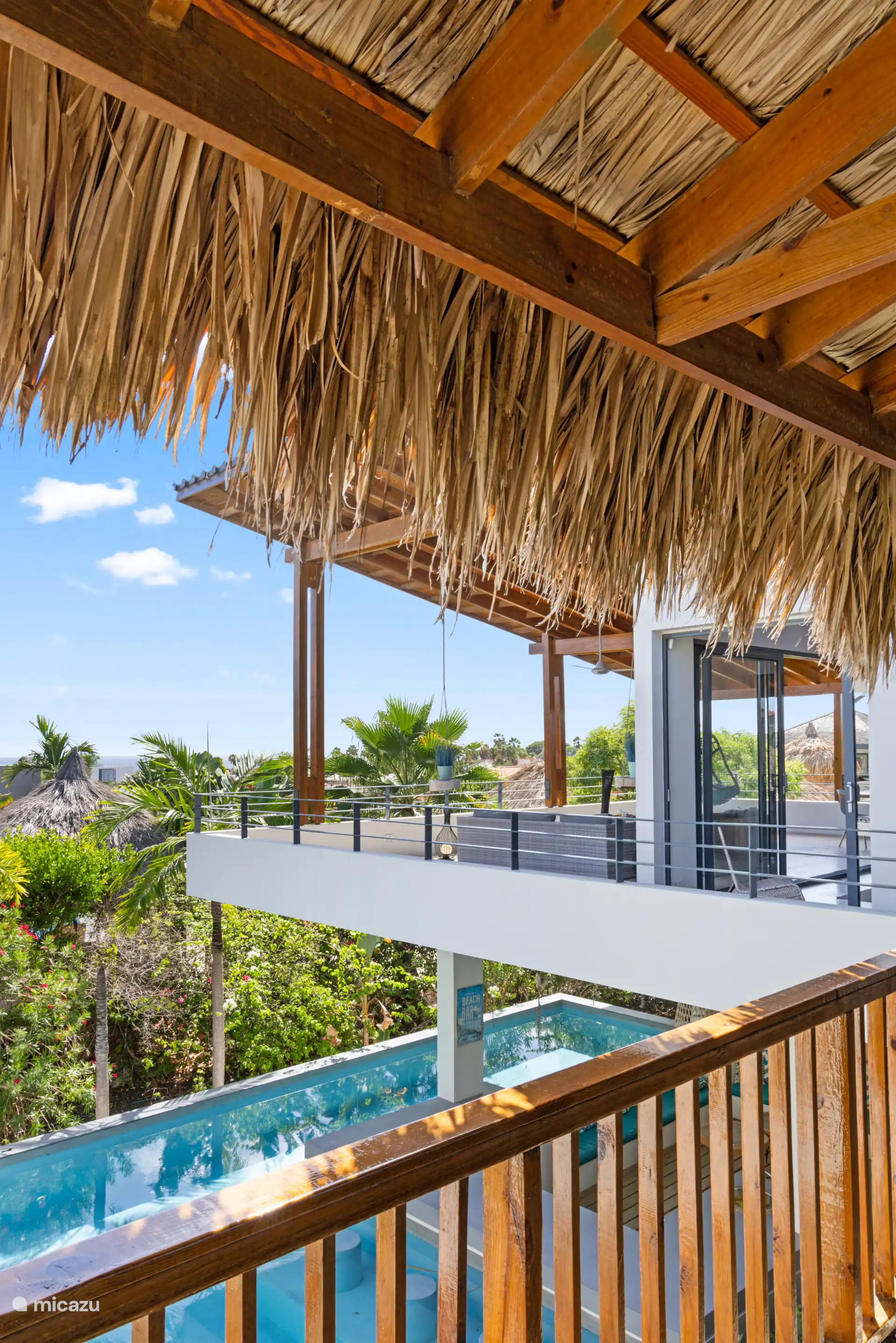 Vanaf de loopbrug ook mooi uitzicht op de zee