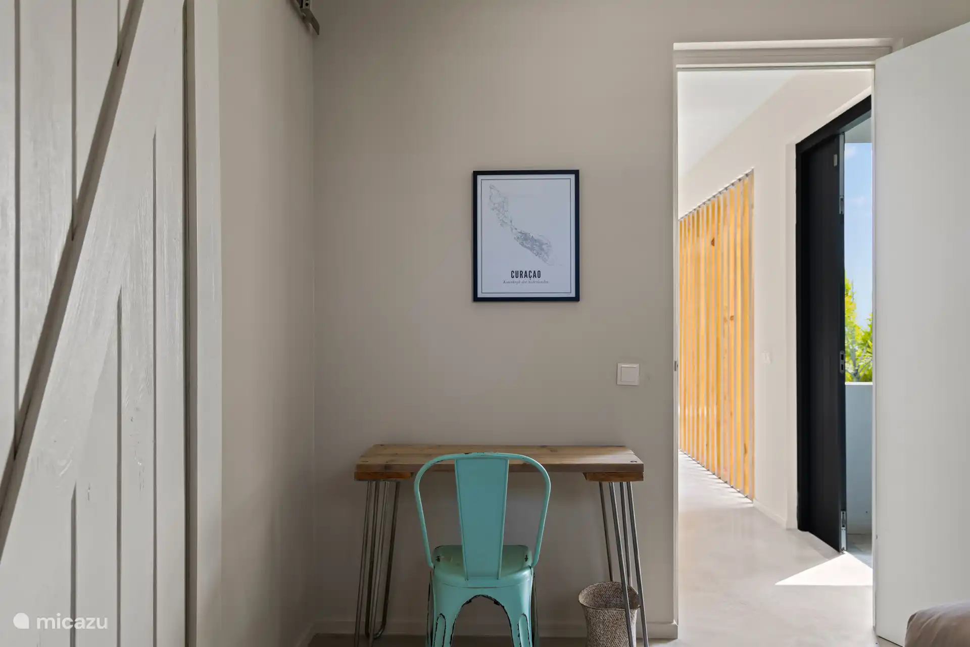 bureautje in slaapkamer 1