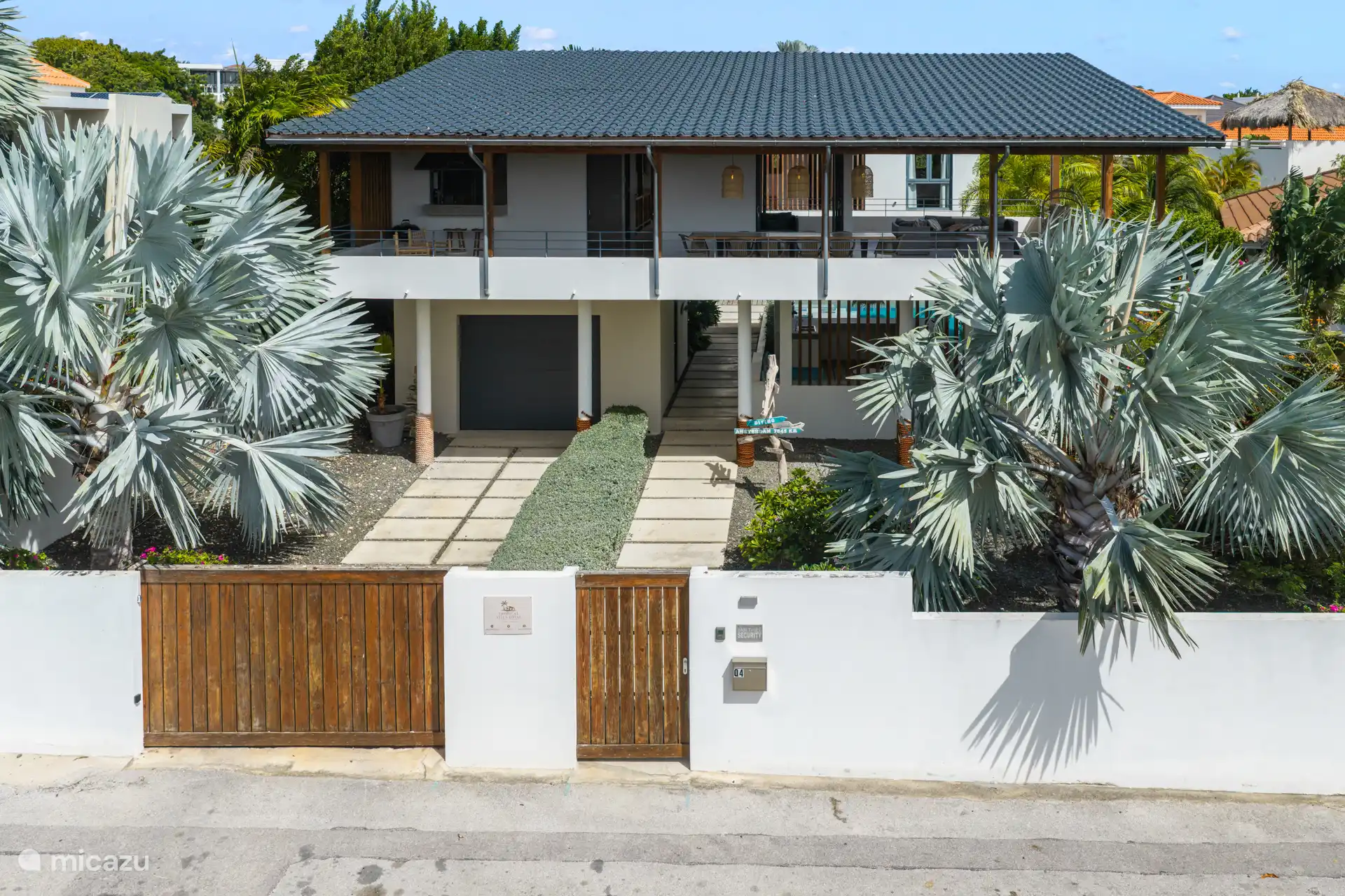 Tropical Villa Royal, voorkant van de villa