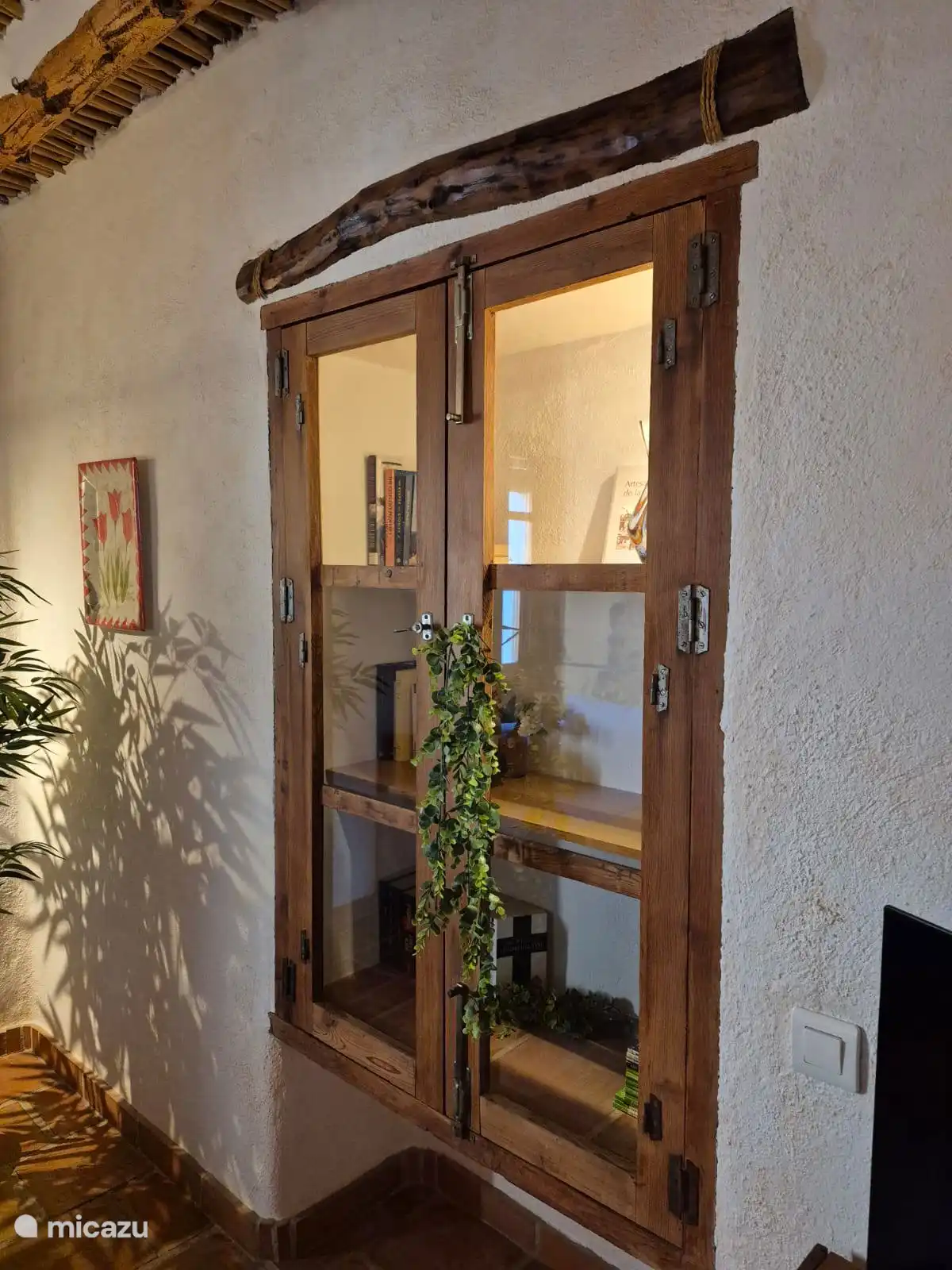 Authentieke boekenkast in de huiskamer