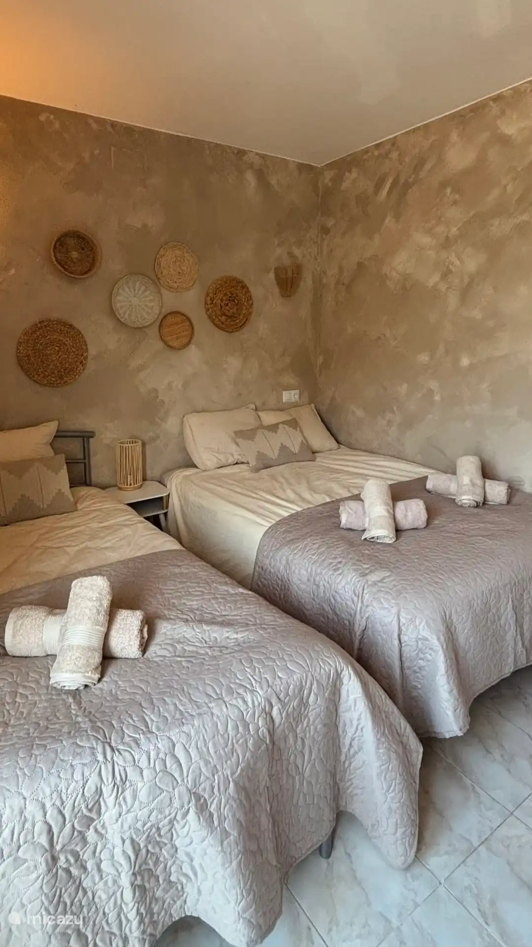 Bedroom for 3 persons: 1 x single bed 1x double bed