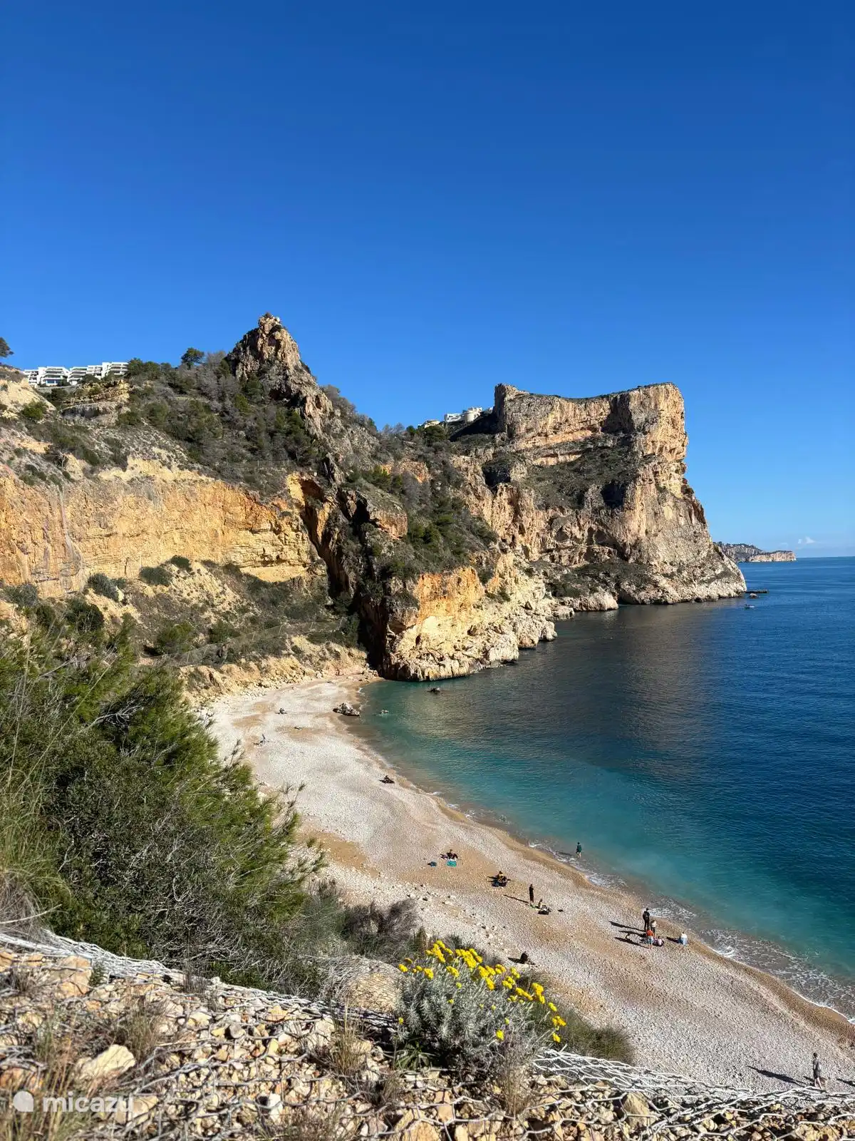 Beach 5 minutes drive away. 