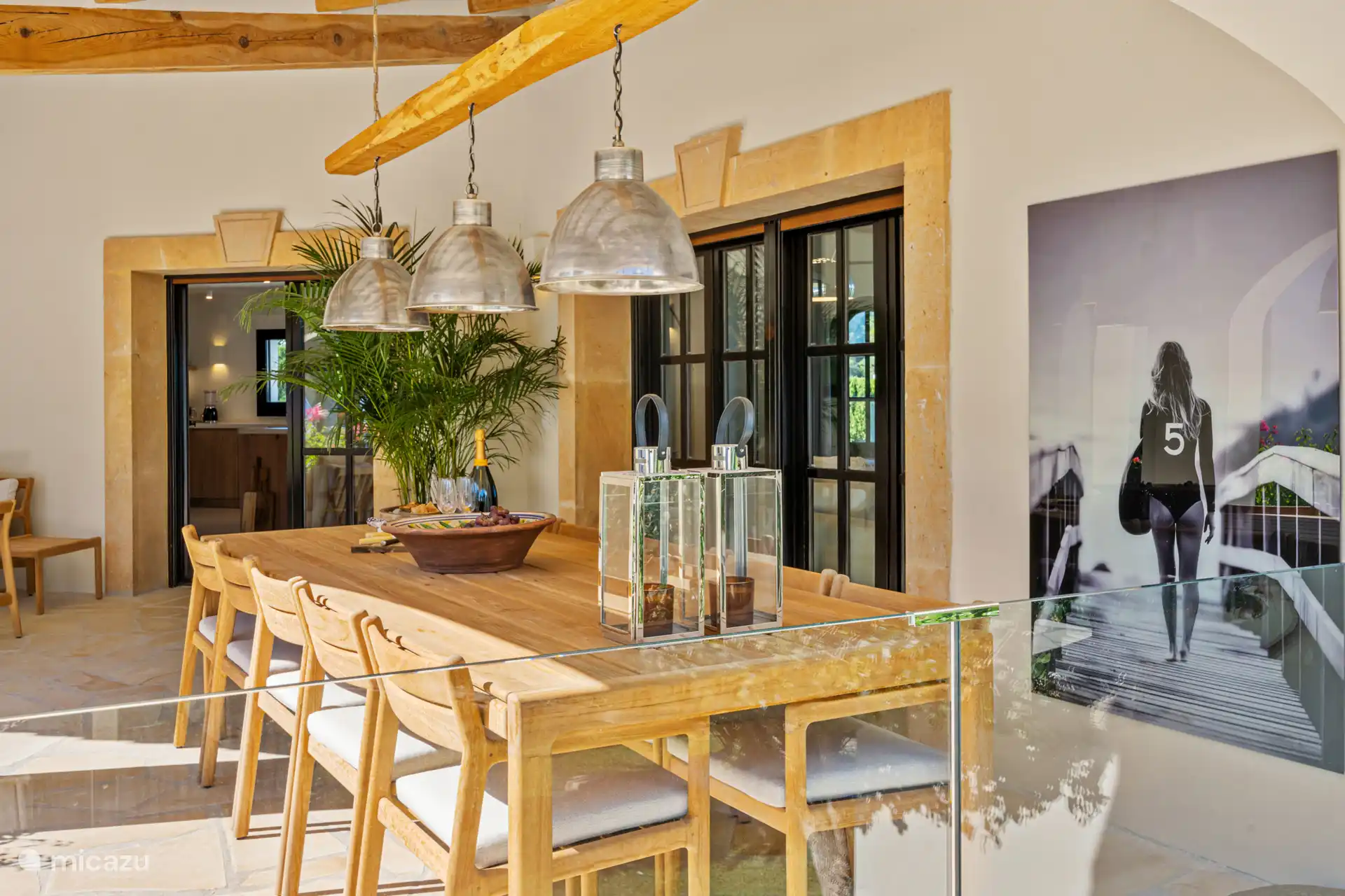 Familie tafel op het overdekte terras...de ideal plek om heerlijk samen te dineren