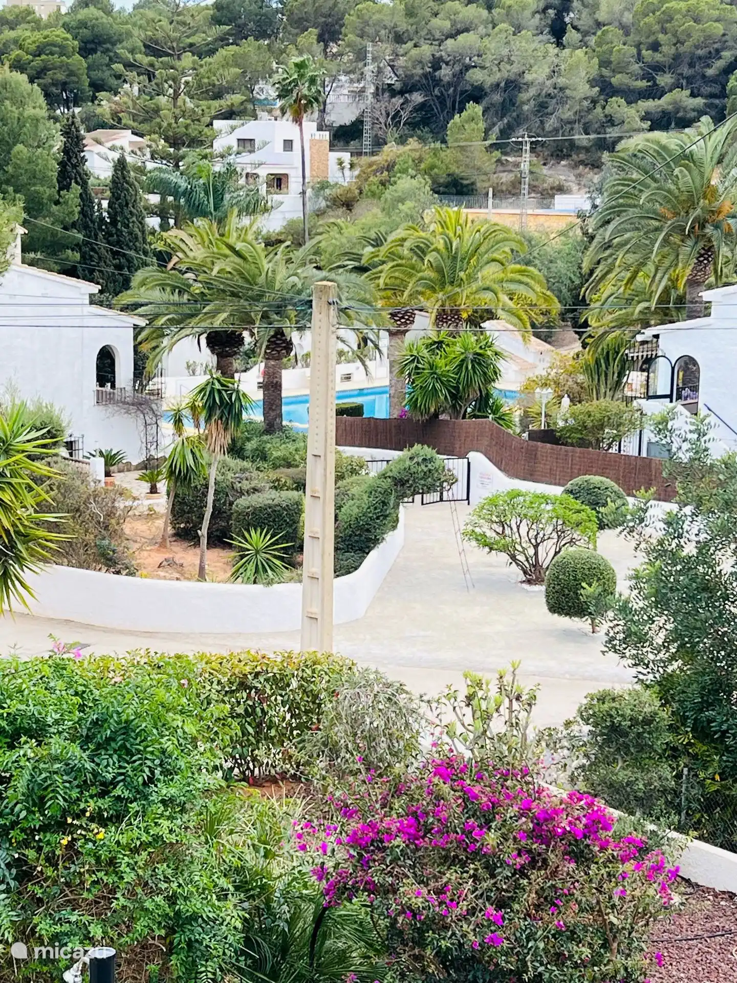 Accès à la piscine.