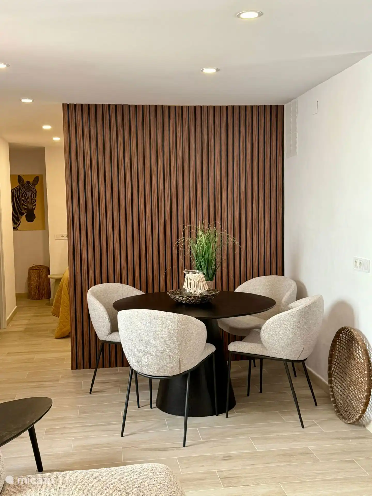 Salle à manger pour 4 personnes.