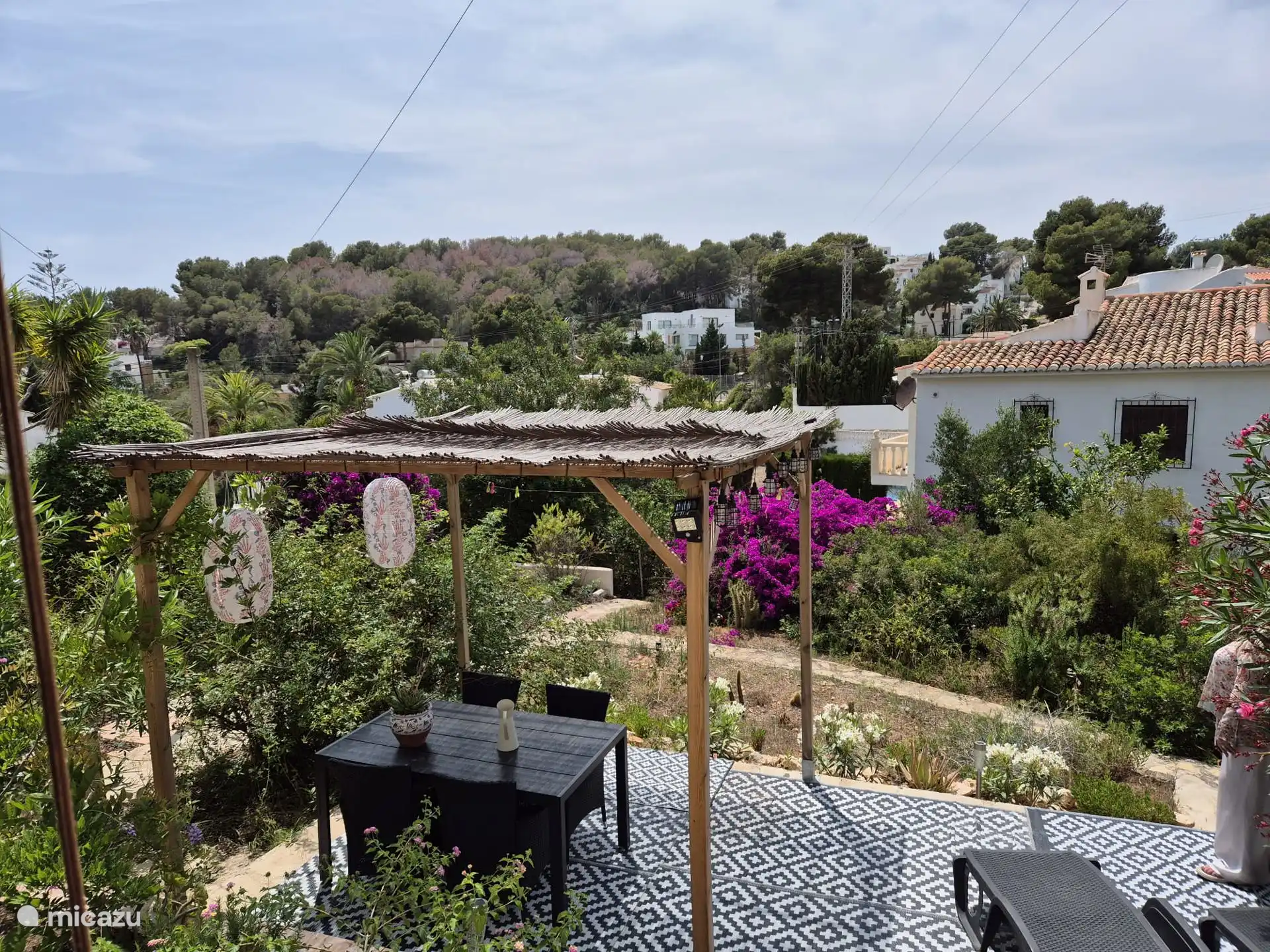 Profitez-en sous la pergola.