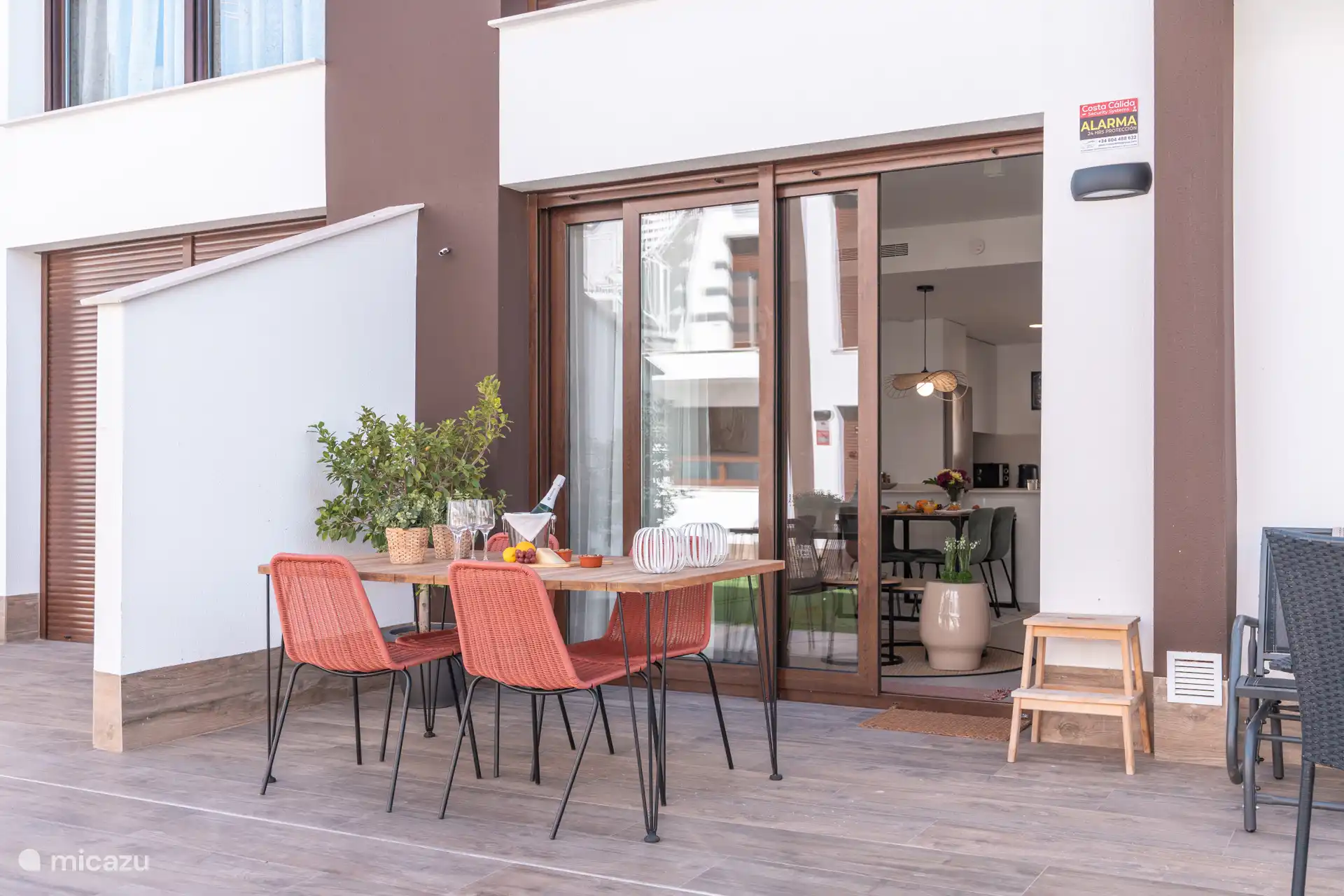 Terras met uitzicht op het zwembad