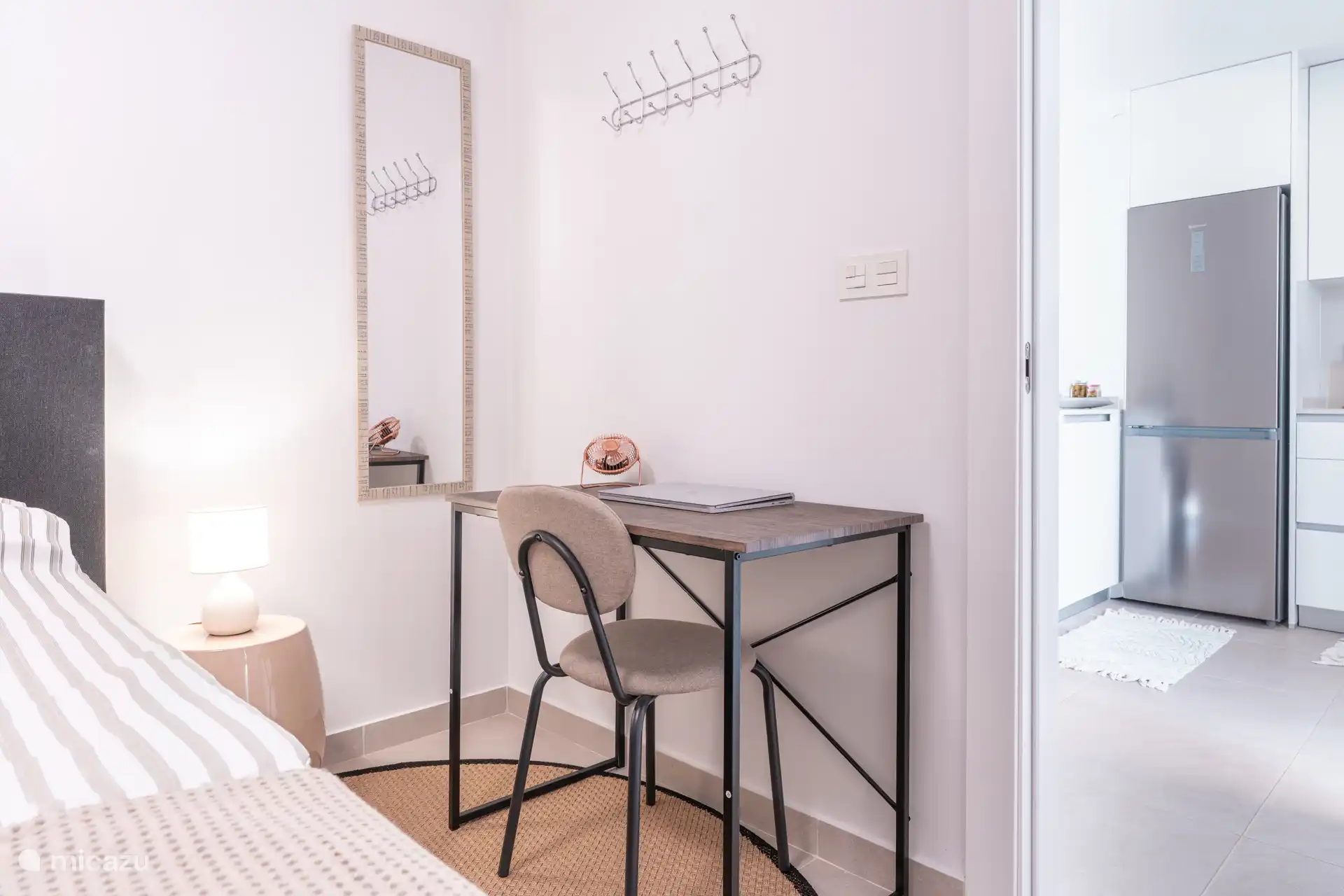 Slaapkamer met bureau