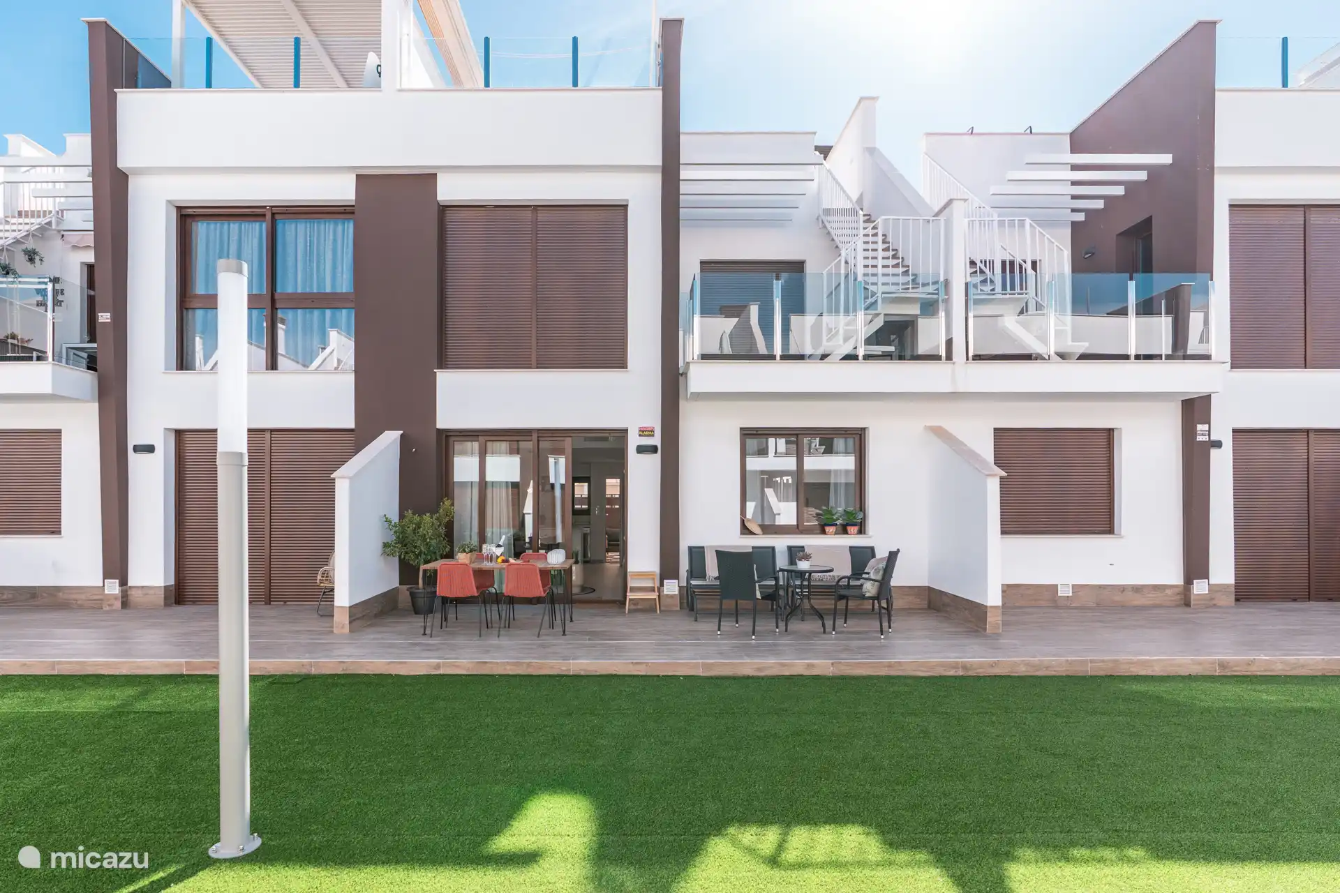 Terras met uitzicht op het zwembad