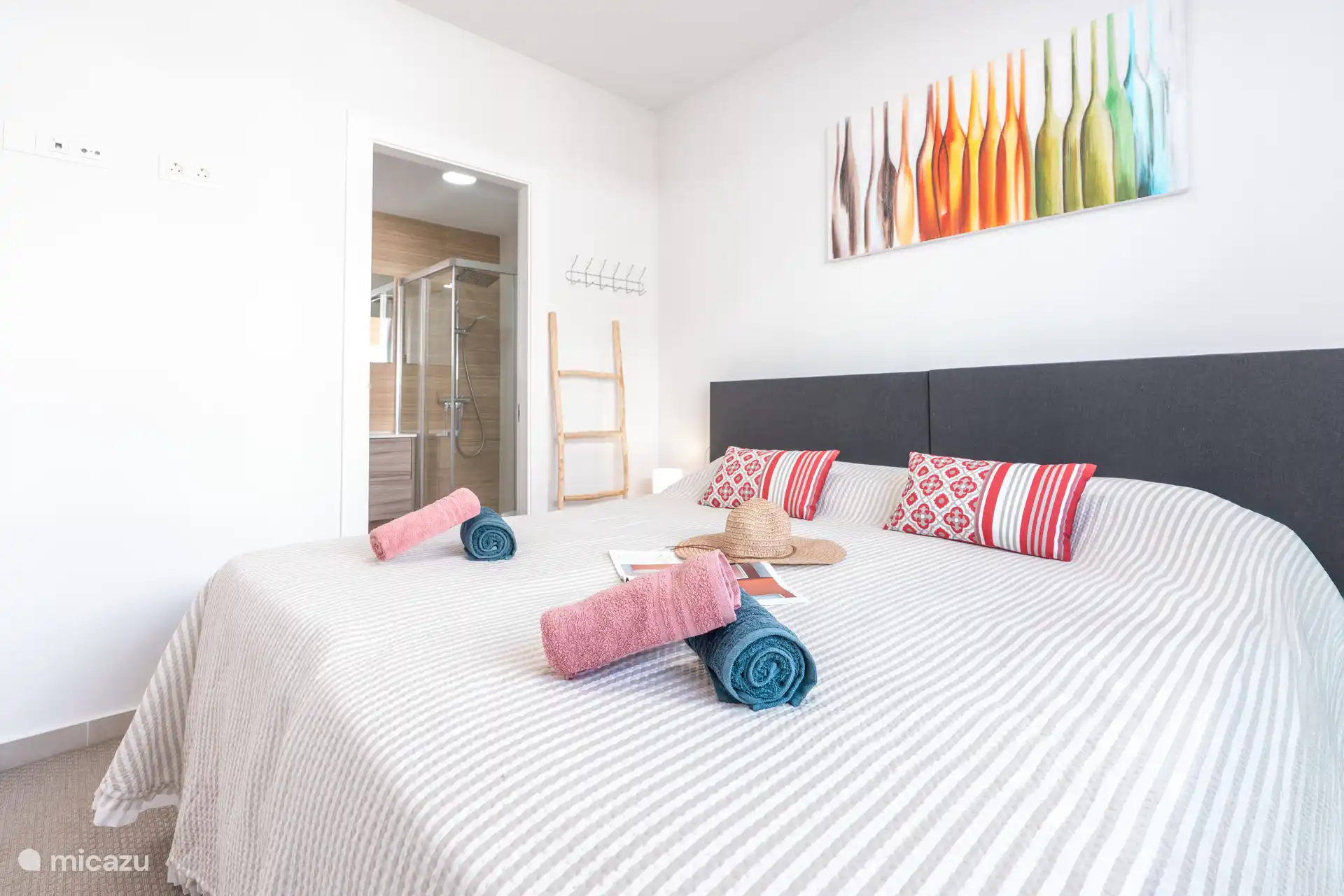 Slaapkamer met tweepersoons bed