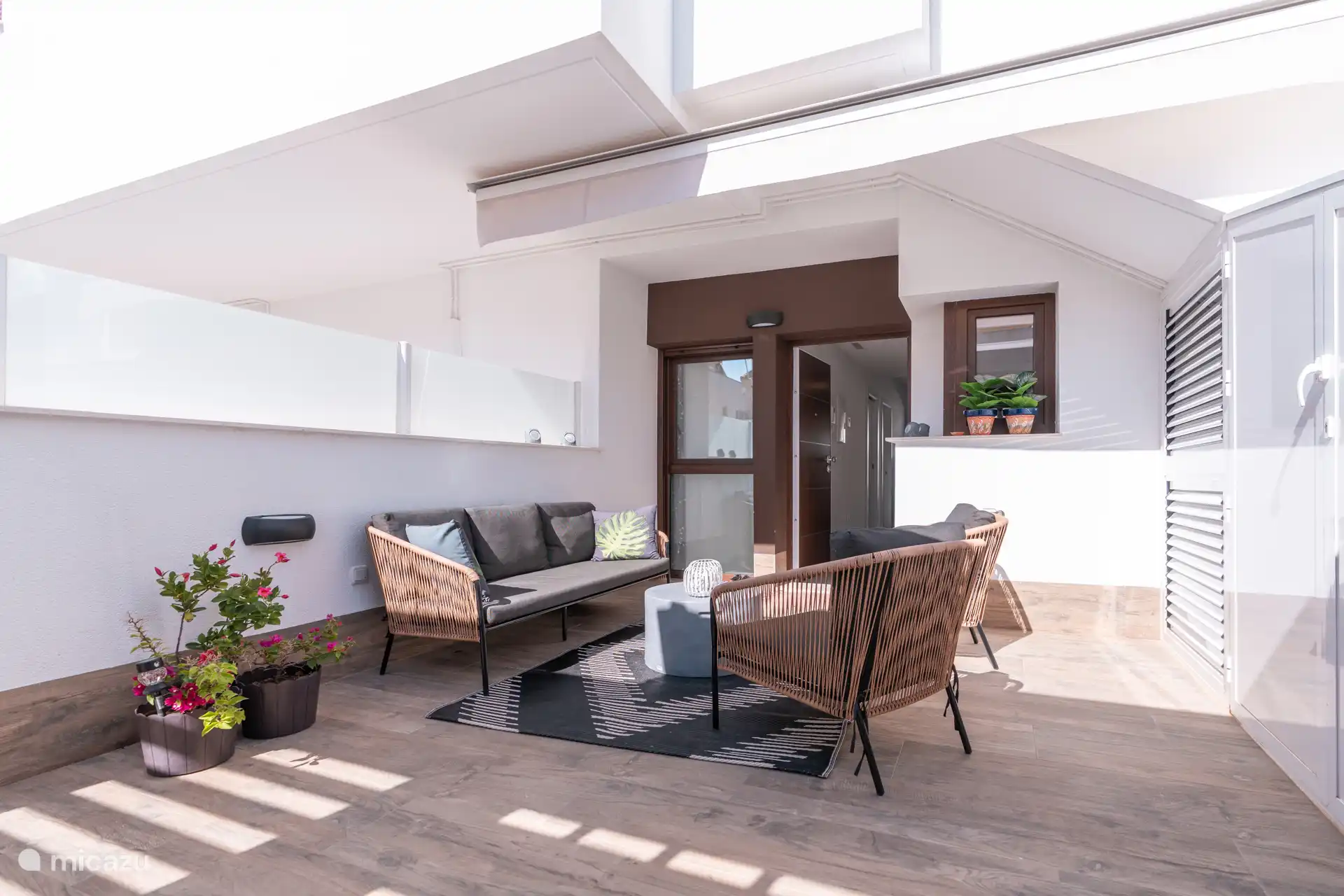 Terras aan de voorzijde