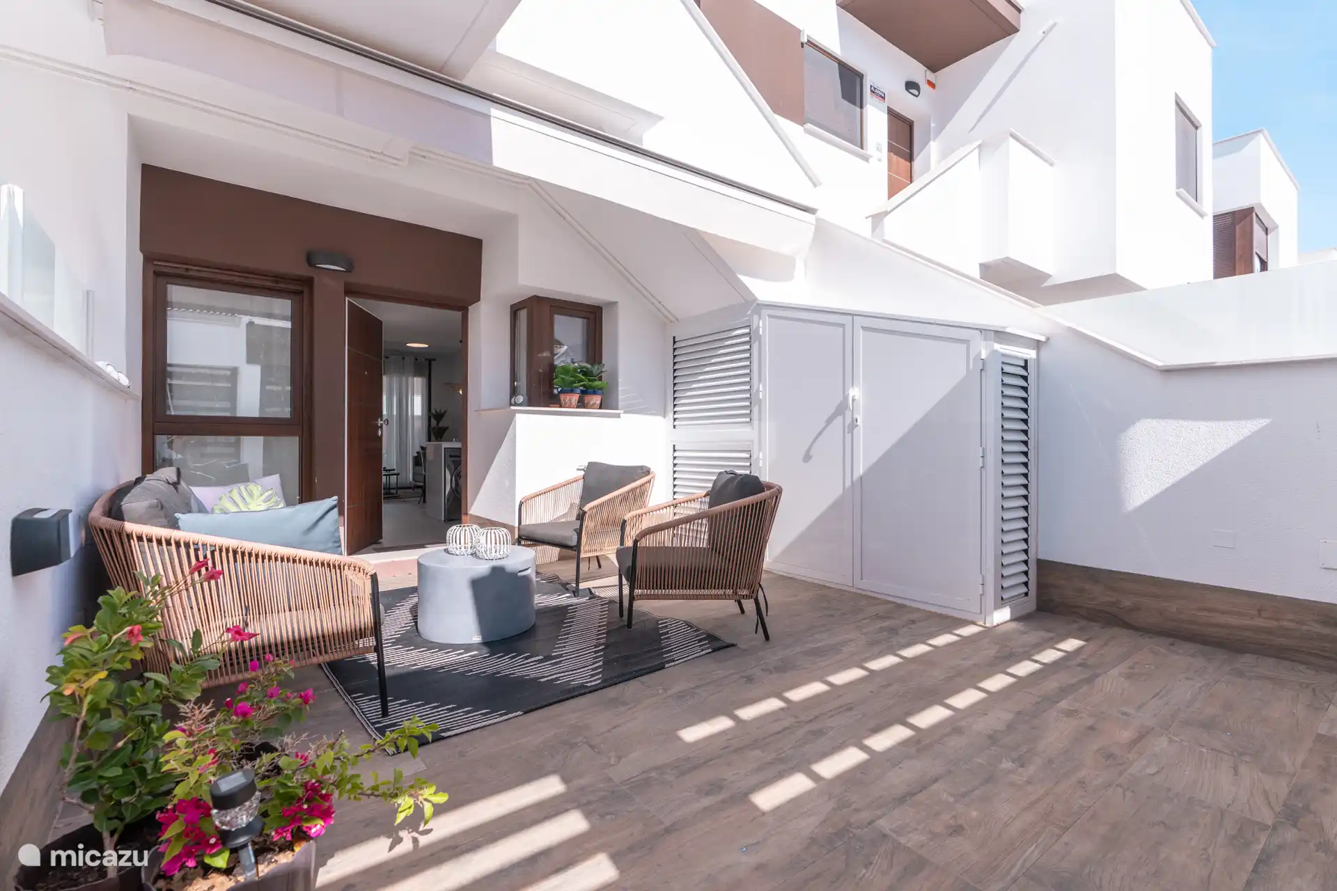 Terras aan de voorzijde