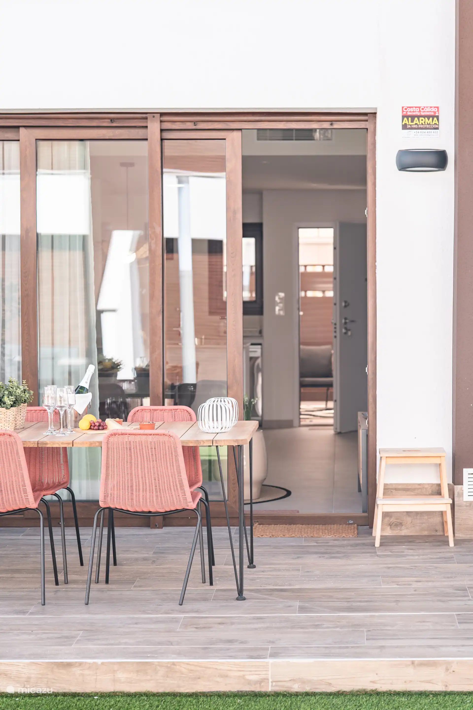 Terras met uitzicht op het zwembad