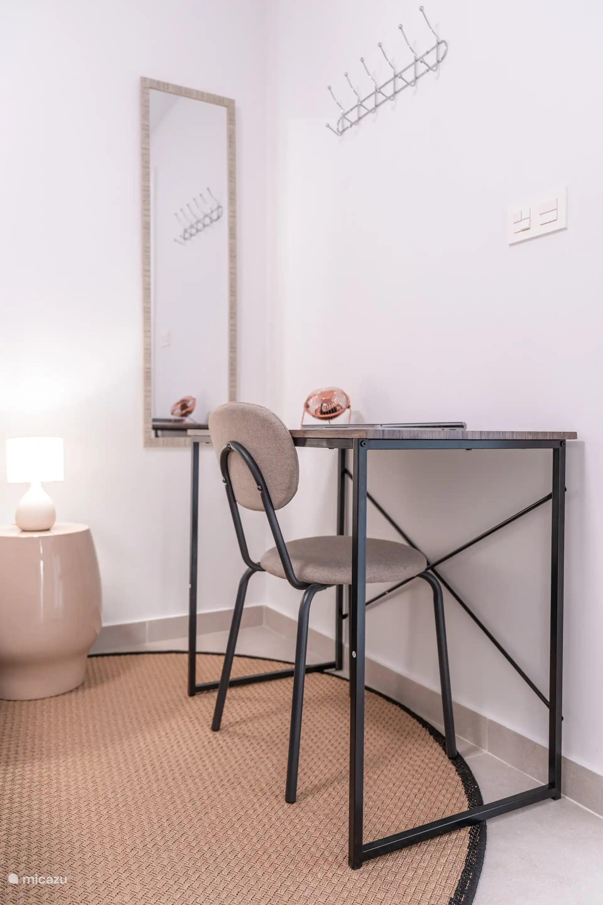 Slaapkamer met bureau