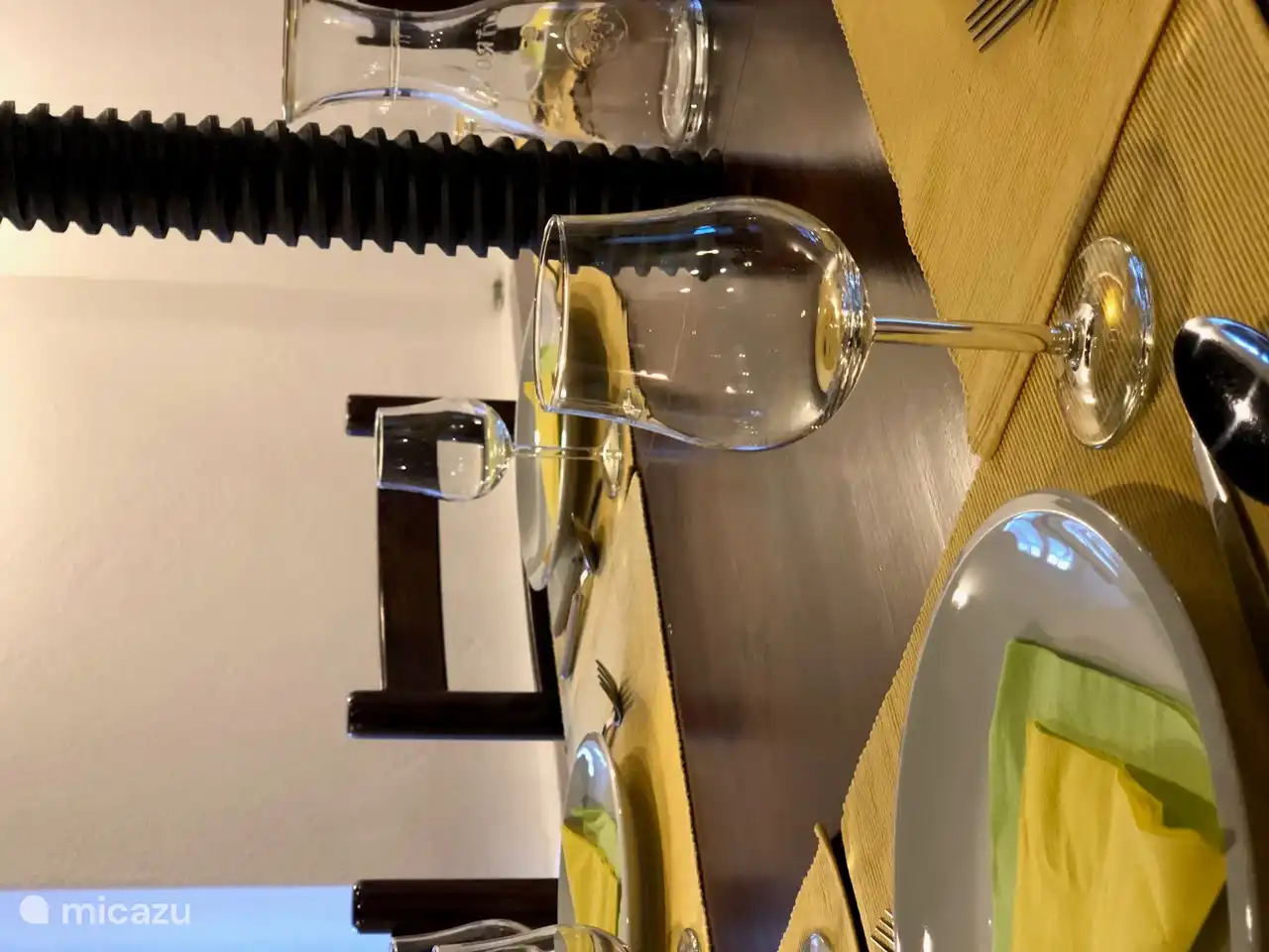 La cuisine est équipée de tout ce qu’il faut pour accueillir jusqu’à 8 personnes