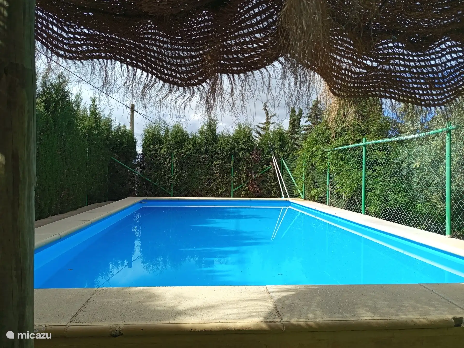 piscina privada propia, no pasada desapercibida desde fuera, PRIVACIDAD