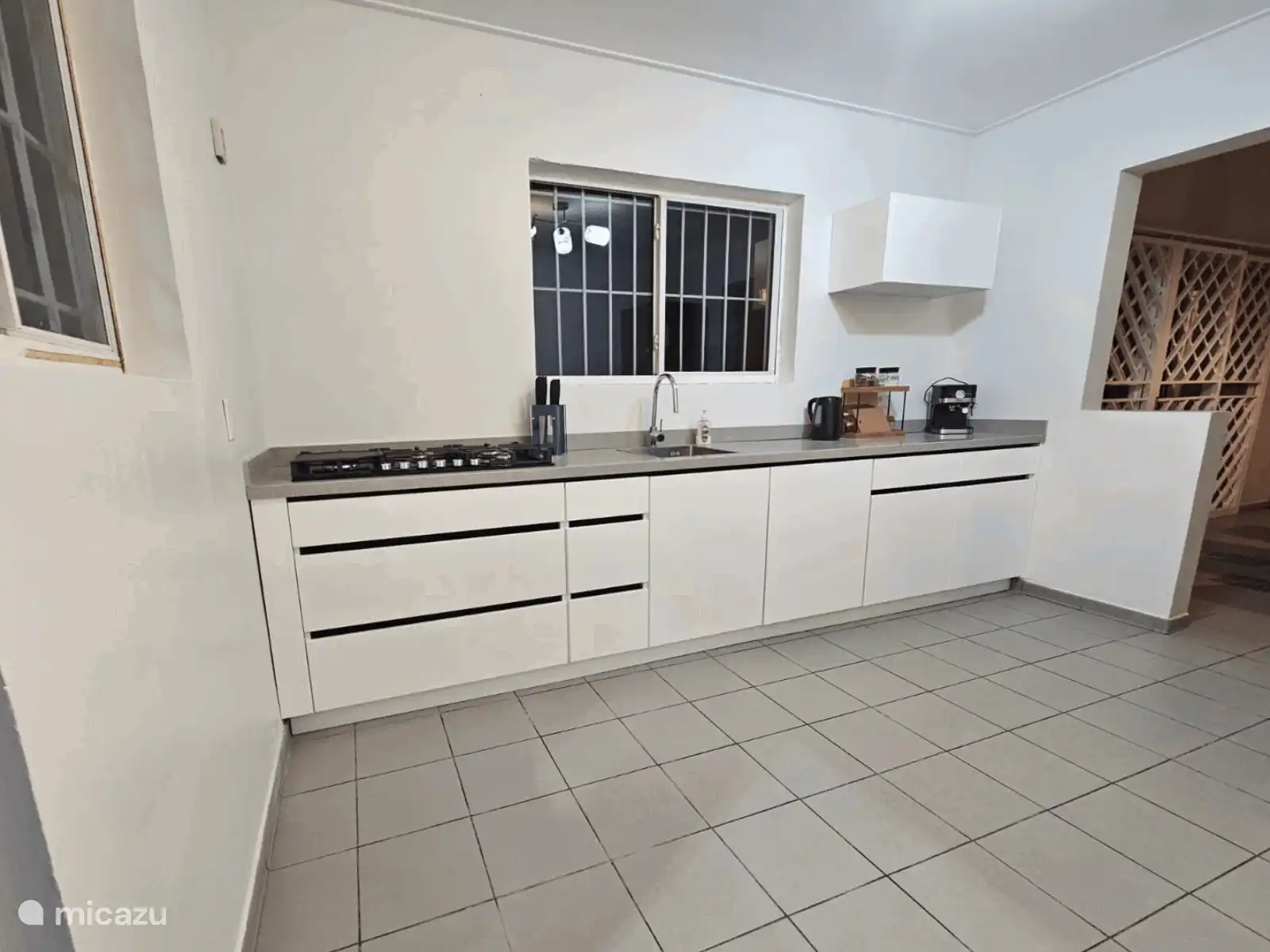 Cocina moderna y totalmente equipada con mucho espacio de trabajo. Todo está ahí para cocinar a fondo y disfrutar juntos.