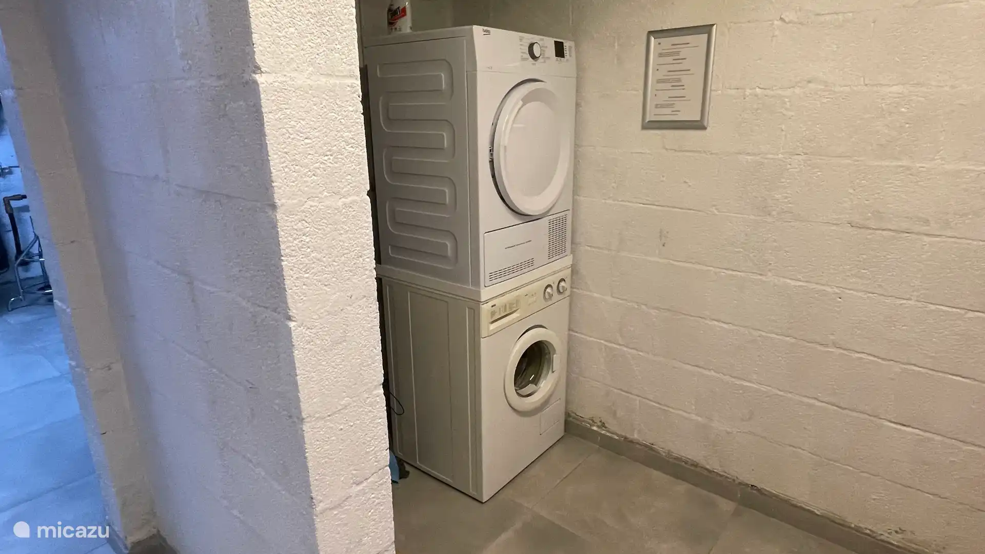 Wasmachine en droogkast.