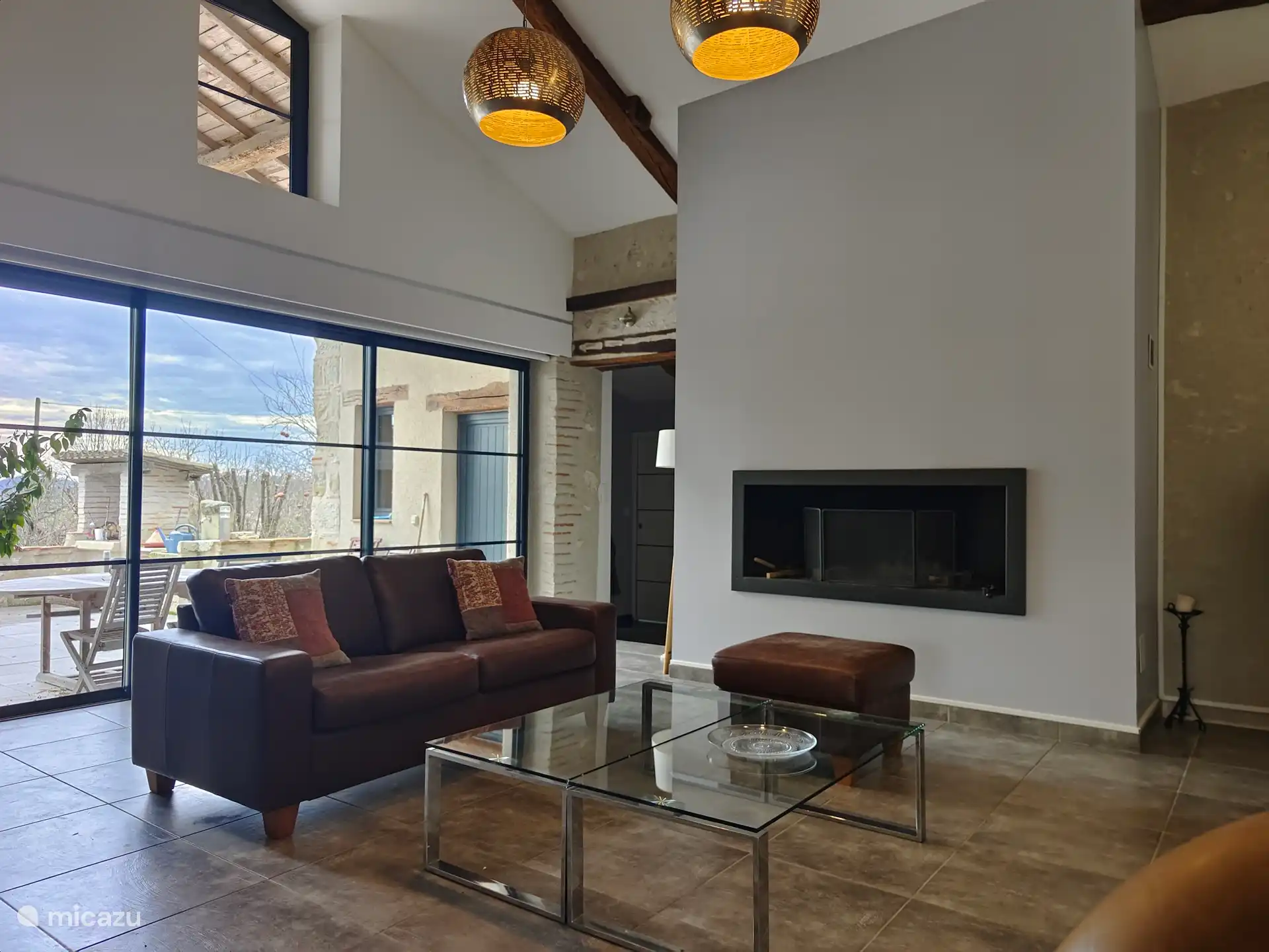 Salon avec accès au terrasse