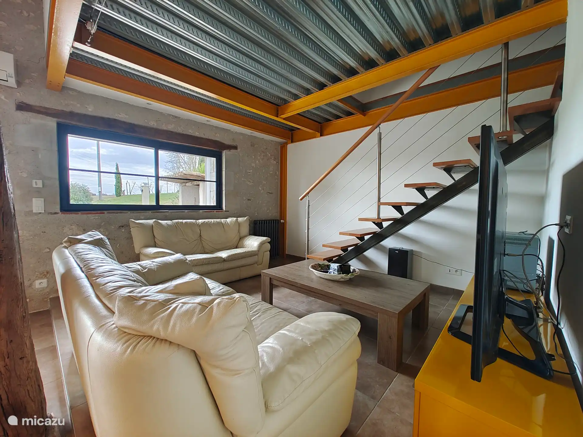 Cuisine ouverte et salon