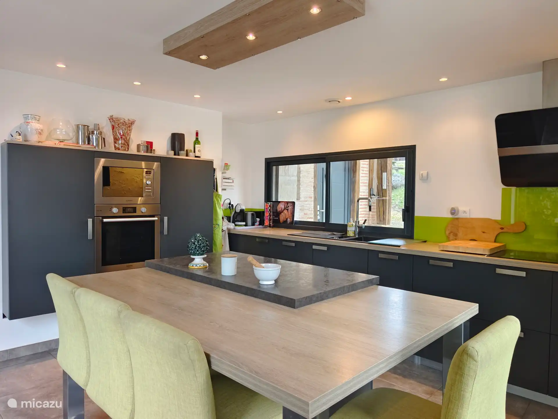 Cuisine avec accès au terrasse